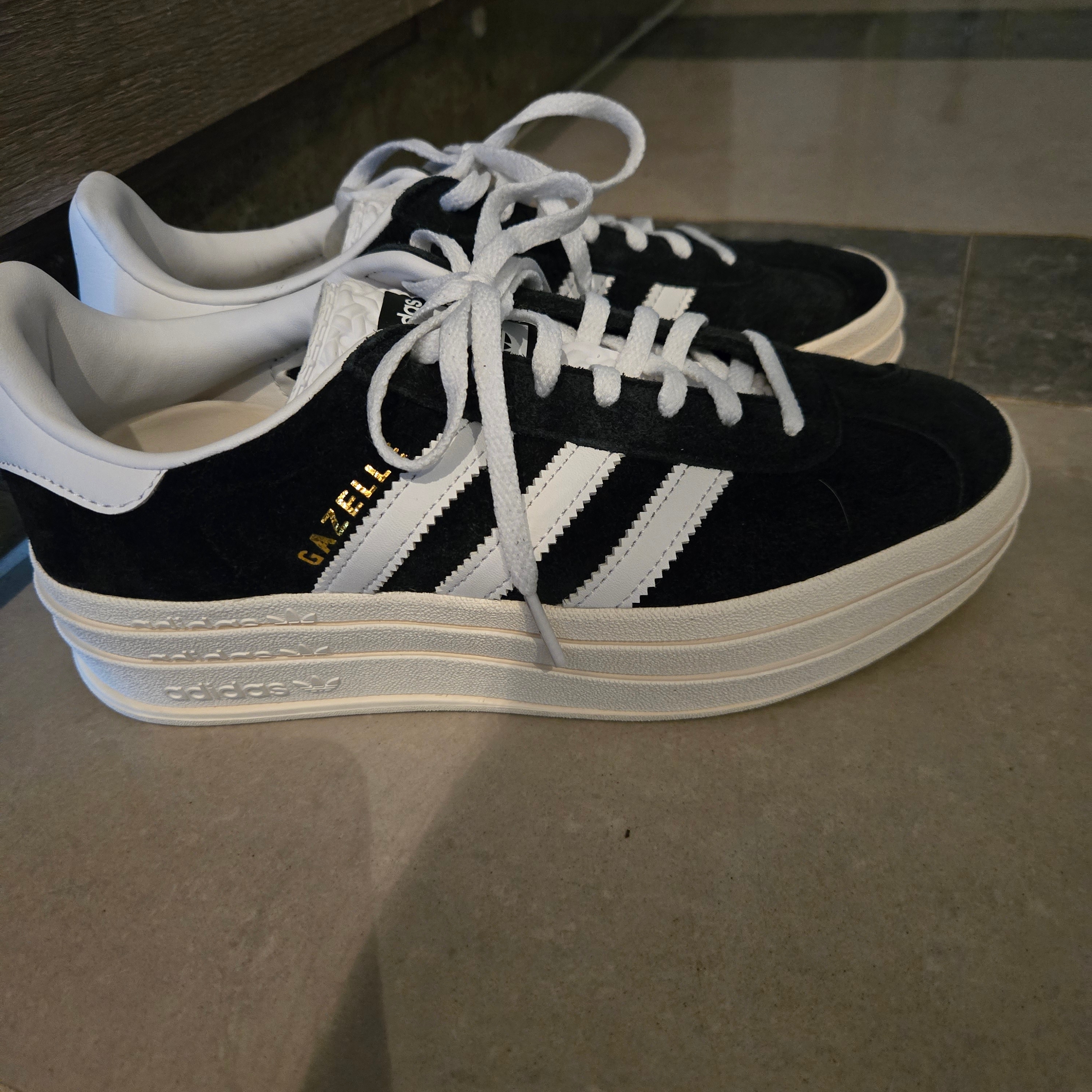 (W) Adidas Gazelle Bold Core Black Cloud White 착용 스타일