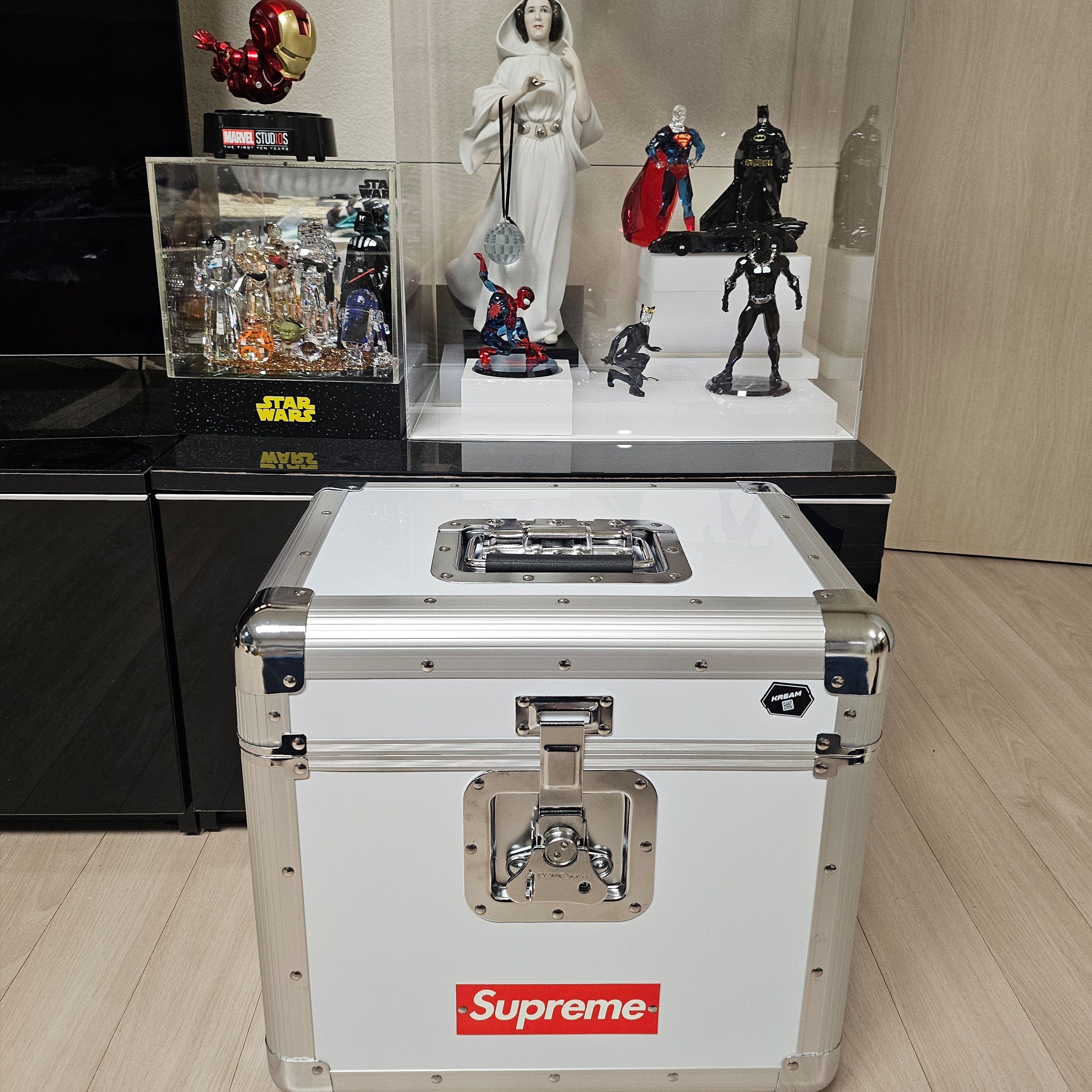 Supreme x Odyssey Record Case White - 25SS 착용 스타일 - 5