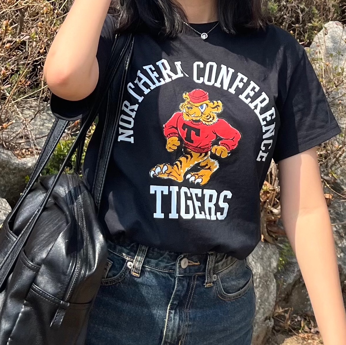 Gildan X American Collection Tiger T-Shirt Black 착용 스타일 - 6