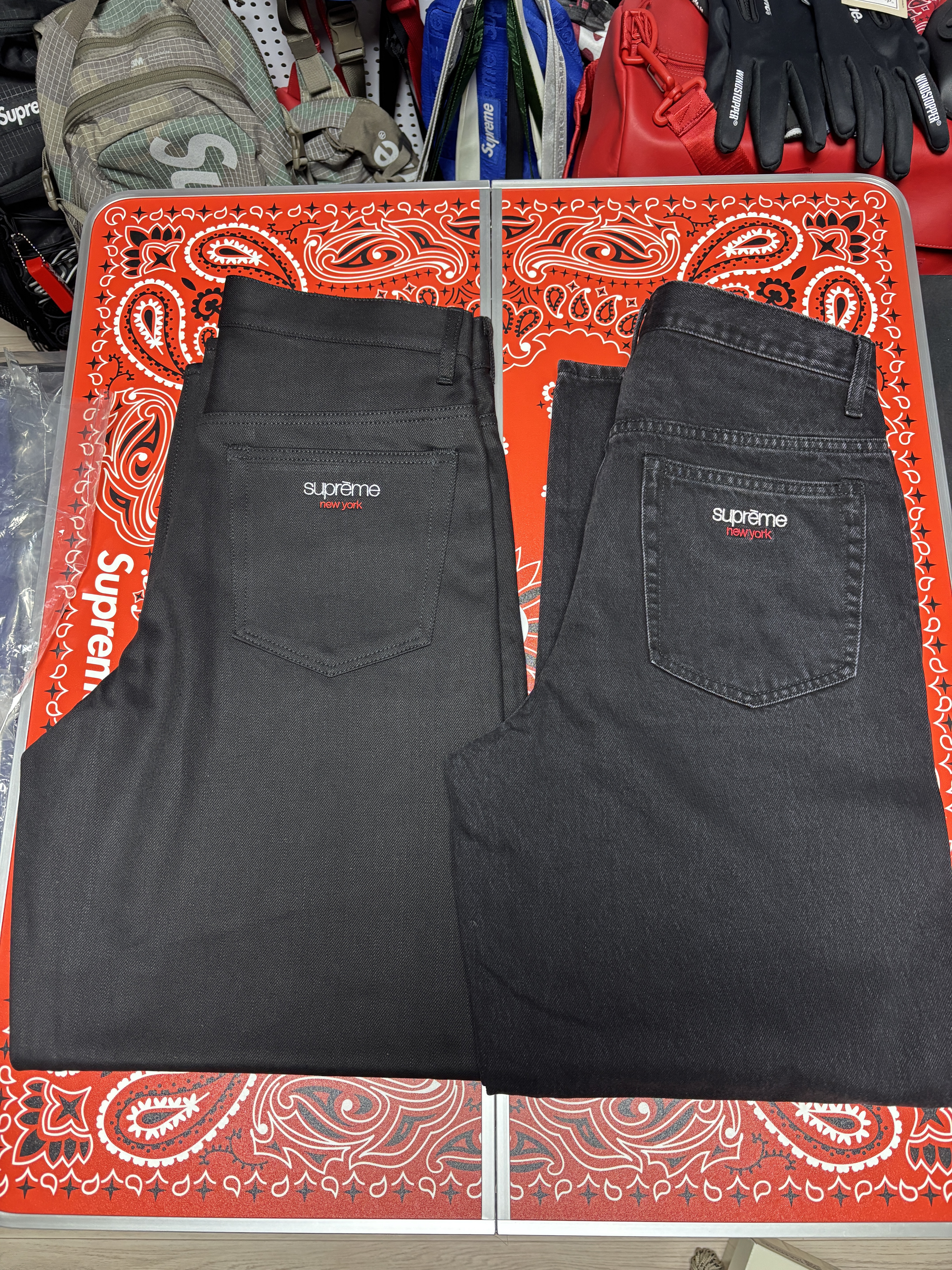 Supreme Rigid Baggy Selvedge Jean Rigid Black - 25SS, Supreme Baggy Jean Black - 25SS 착용 스타일 - 1