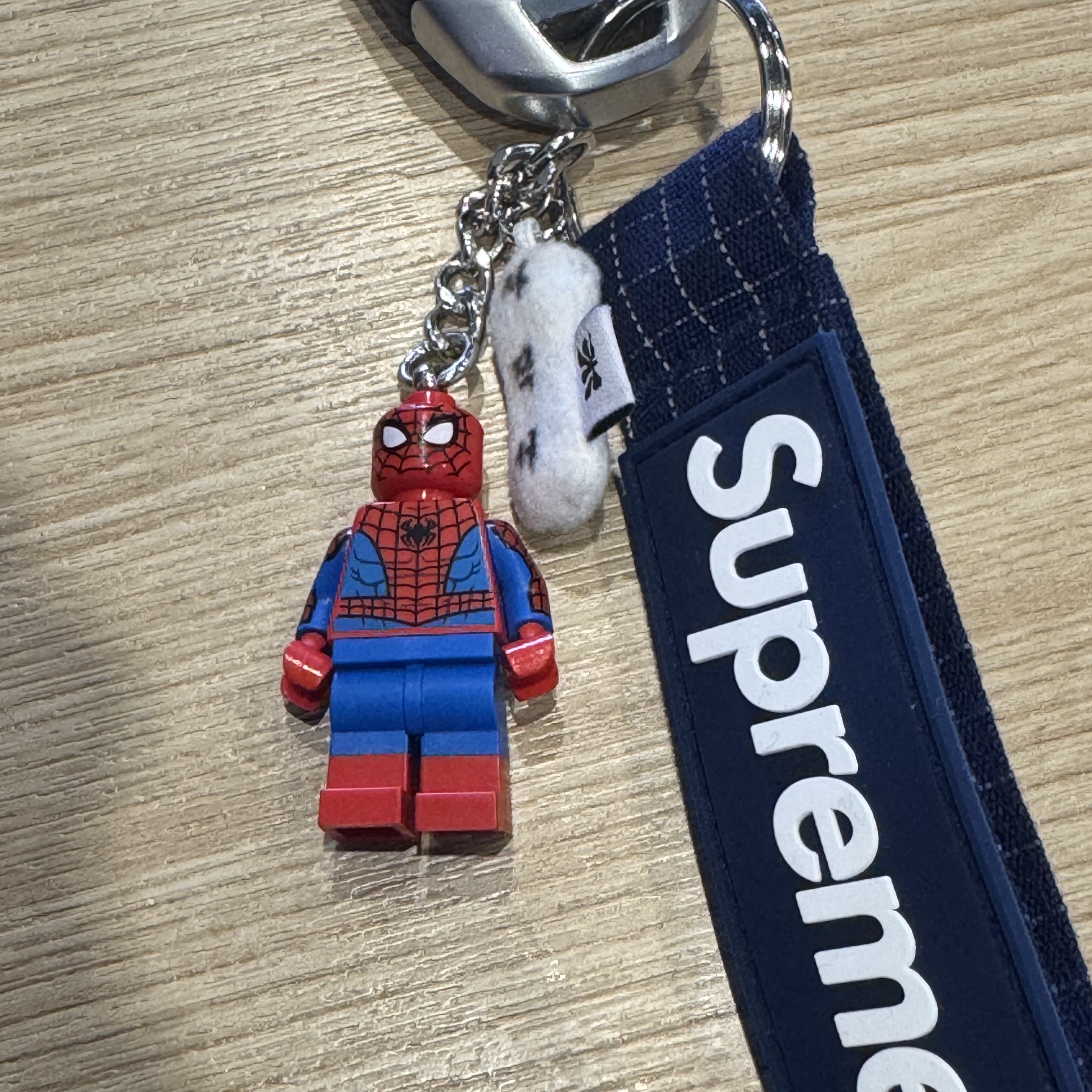 Soft Thumbnail Letter .1, Letter, Supreme Ripstop Keychain Navy - 24SS 착용 스타일