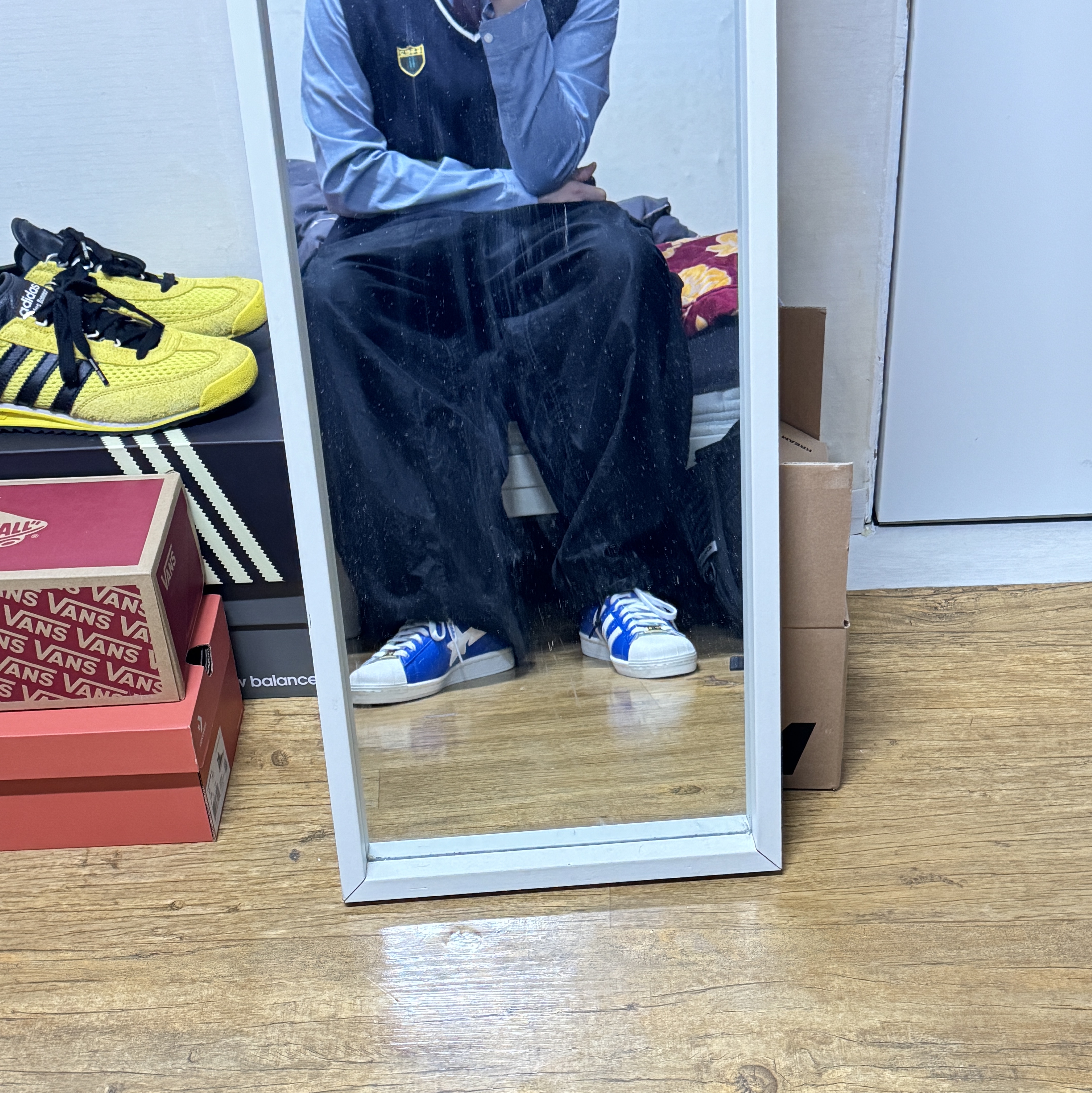 Adidas x BAPE Superstar Vintage Blue Cloud White 착용 스타일 - 1