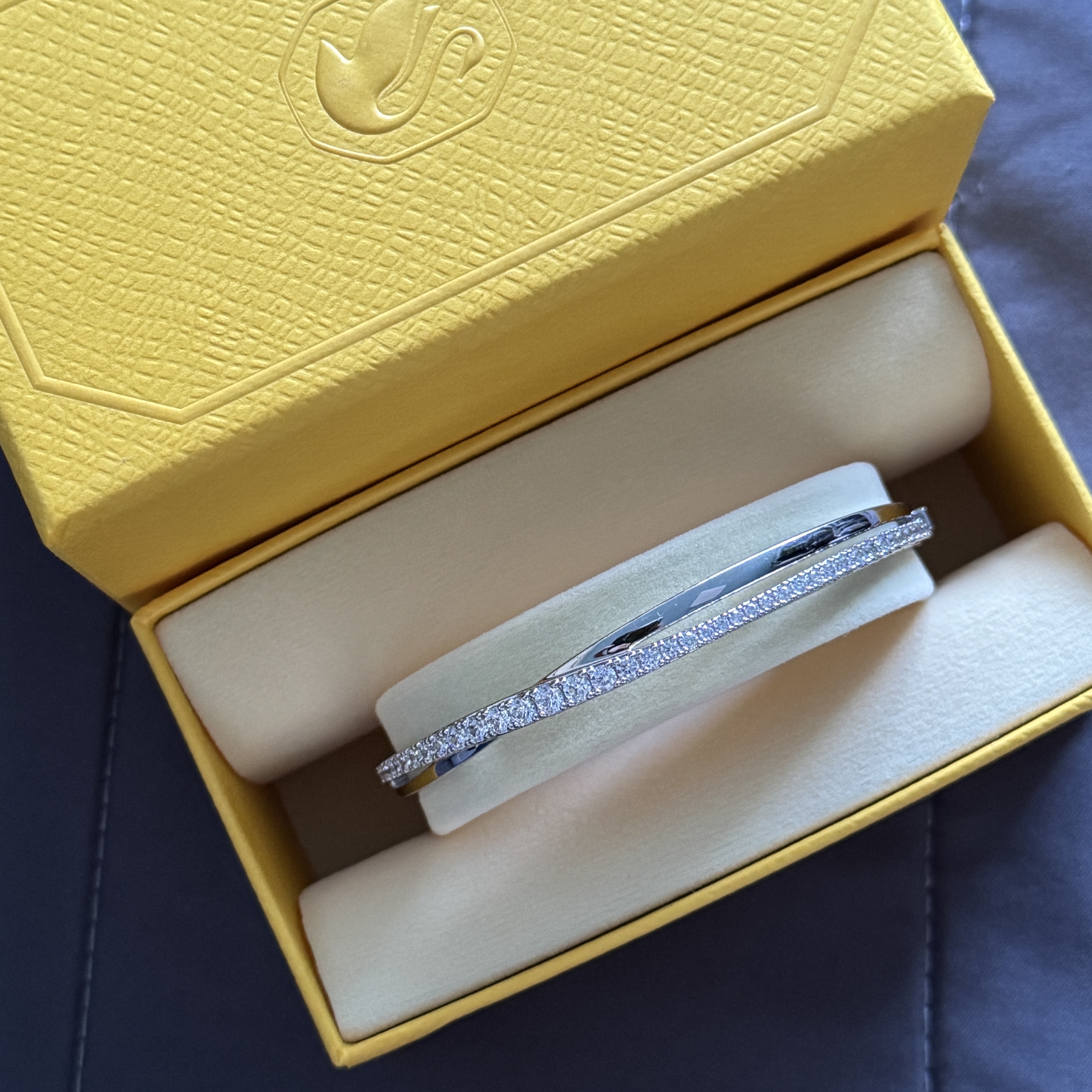 (W) Swarovski Hyperbola Bangle White Rhodium Plated 착용 스타일 - 1
