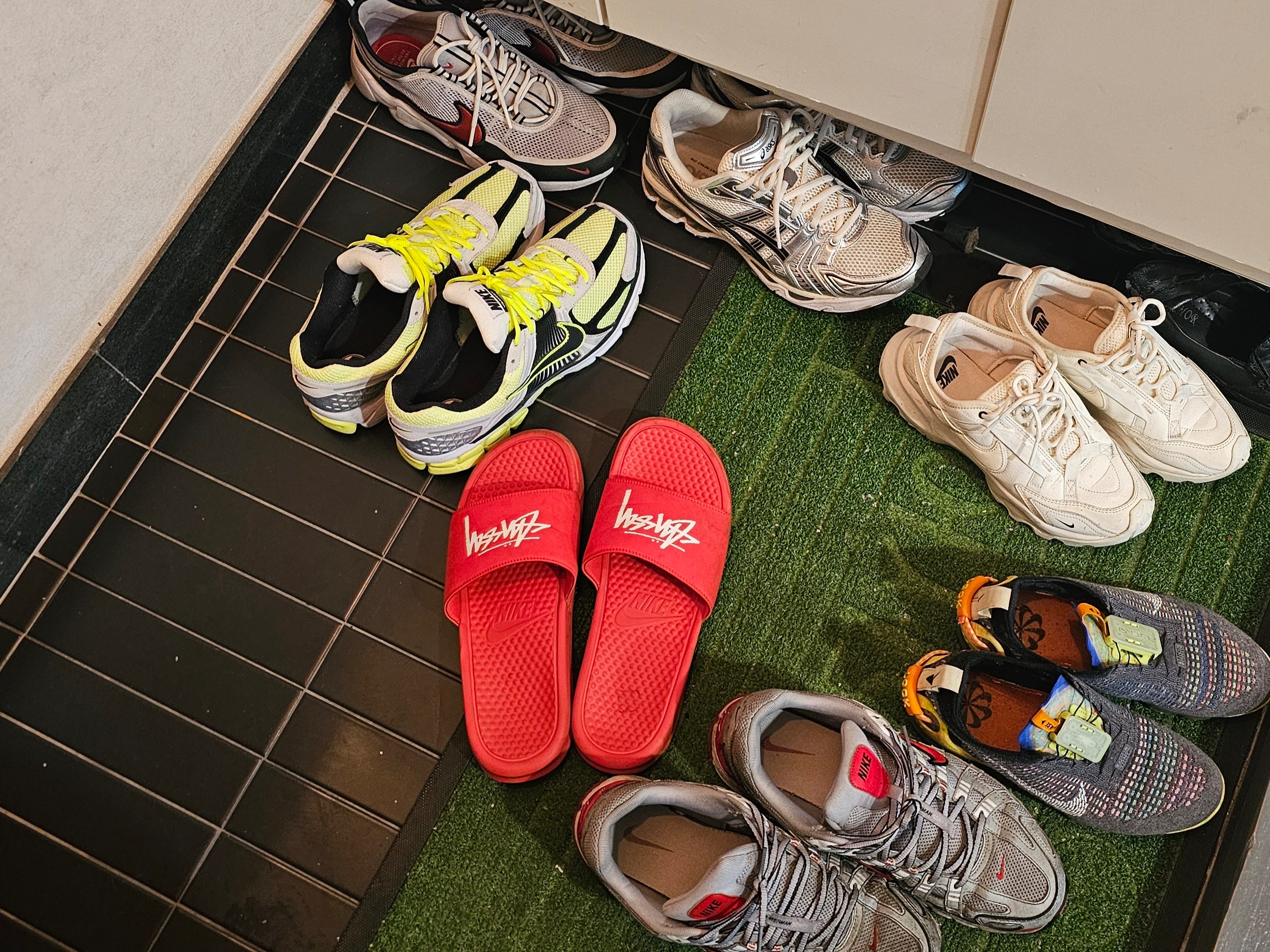 Asics Gel-Kayano 14 Cream Black, Nike Air Zoom Spiridon Sport Red 2016 착용 스타일