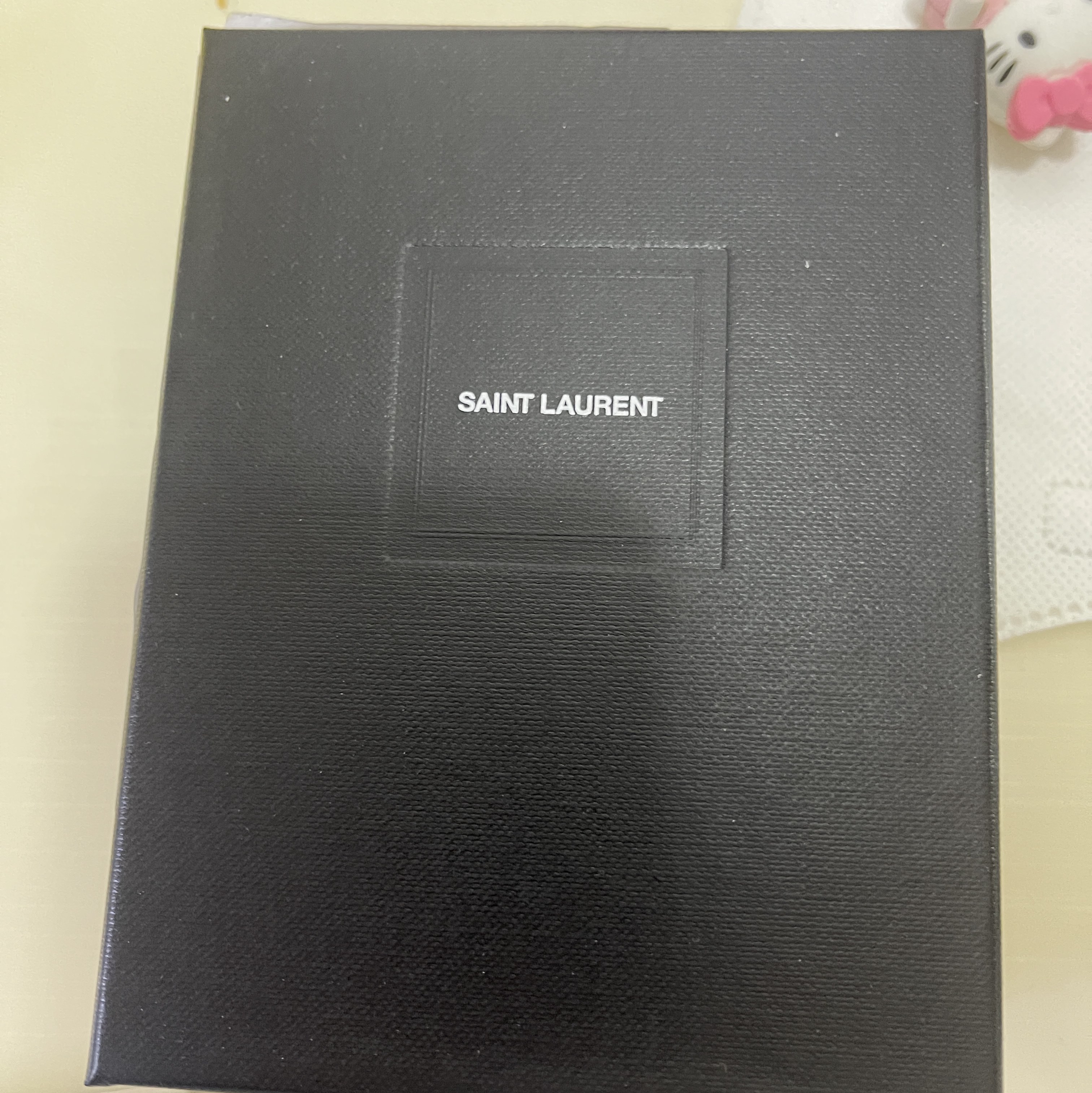 Saint Laurent Tiny Silver Monogram Card Case in Matte Leather Black 착용 스타일