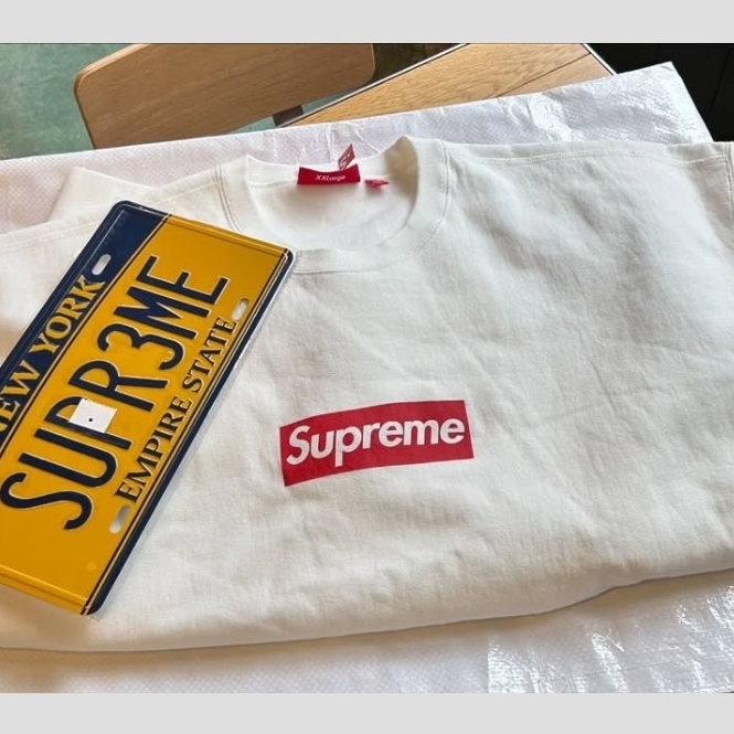 Supreme Washed Box Logo Crewneck White - 25SS 착용 스타일 - 4