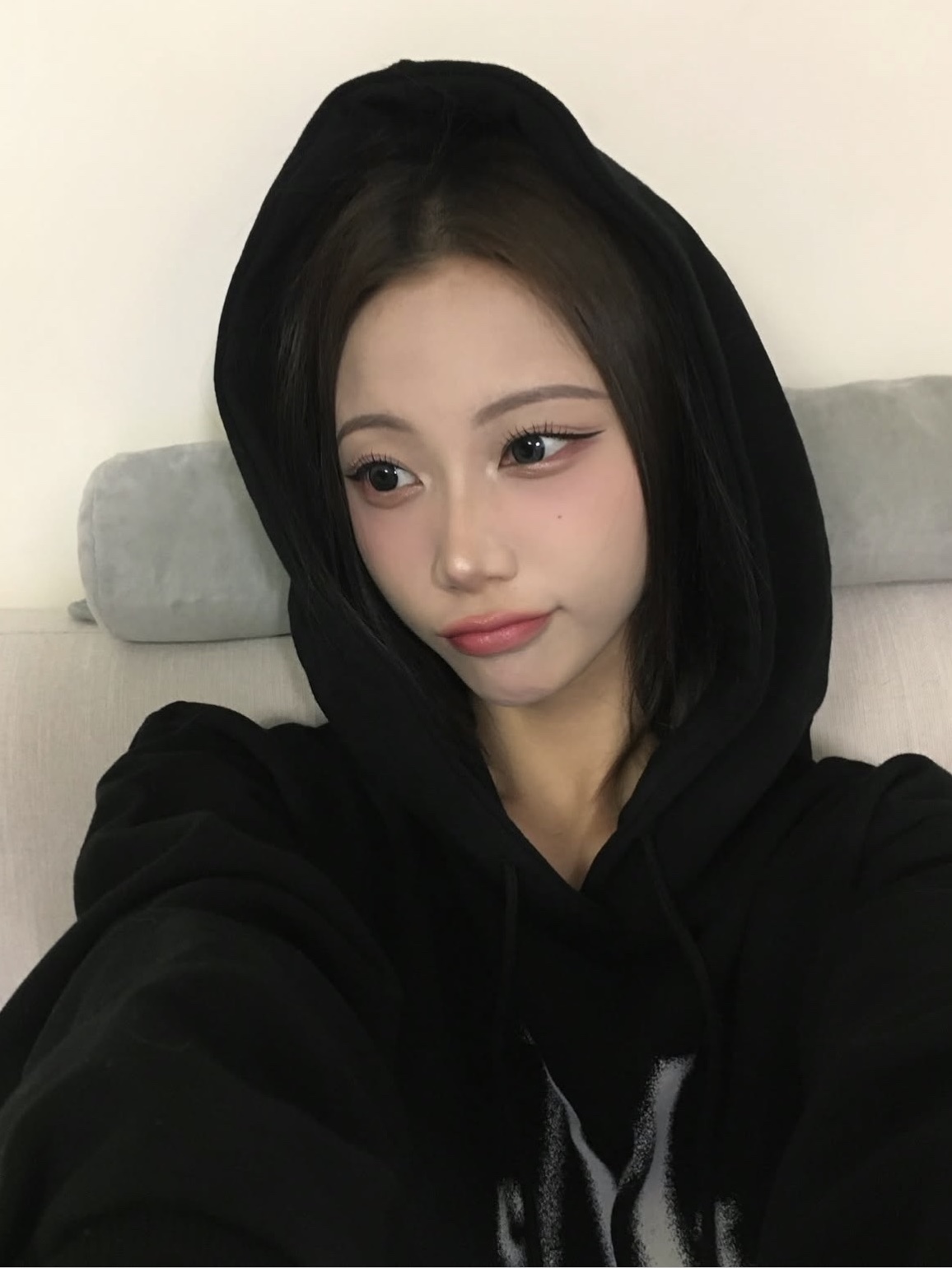 MUCENT Spray Logo Hood T Gray 착용 스타일 - 2