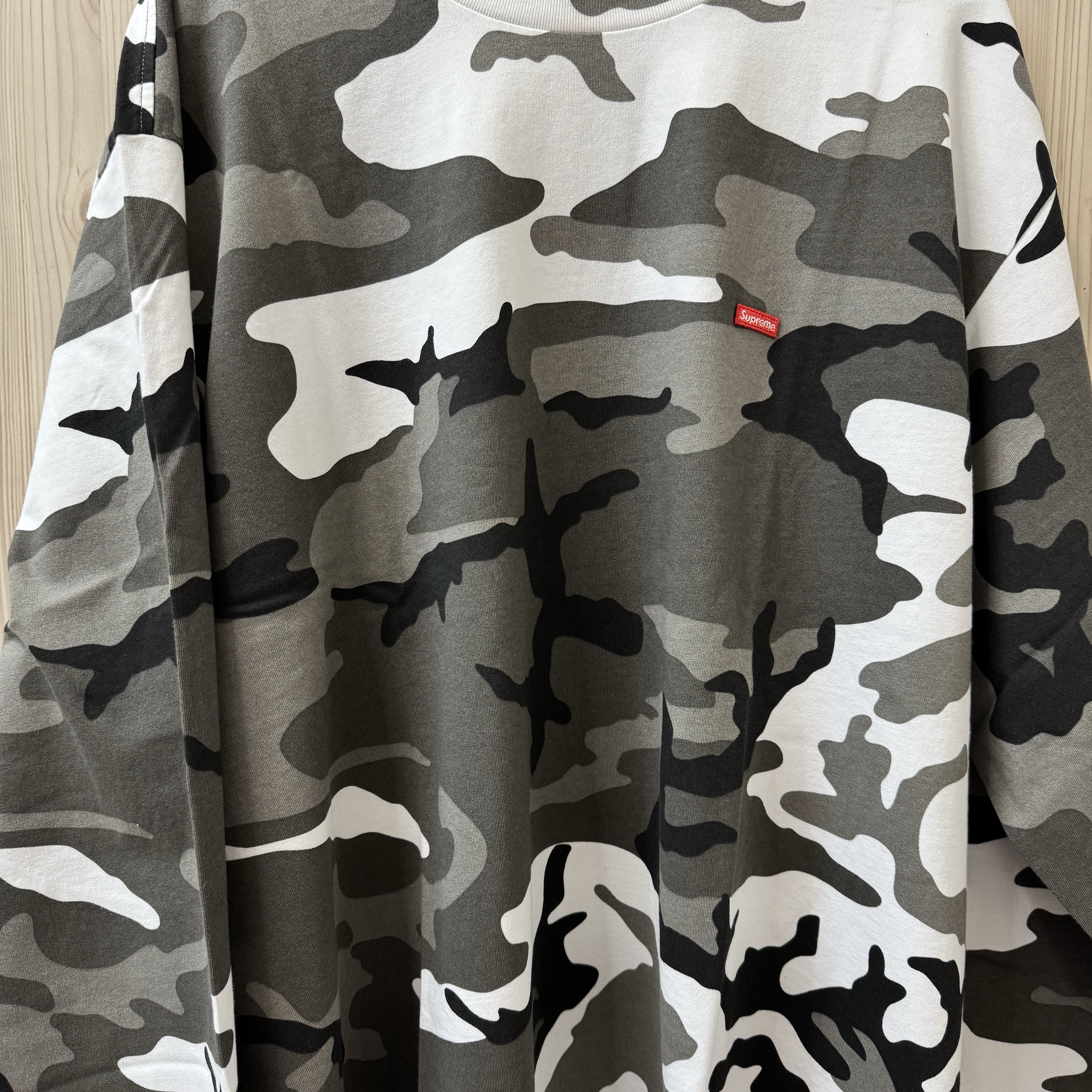 Supreme Small Box L/S T-Shirt Snow Camo - 25SS 착용 스타일
