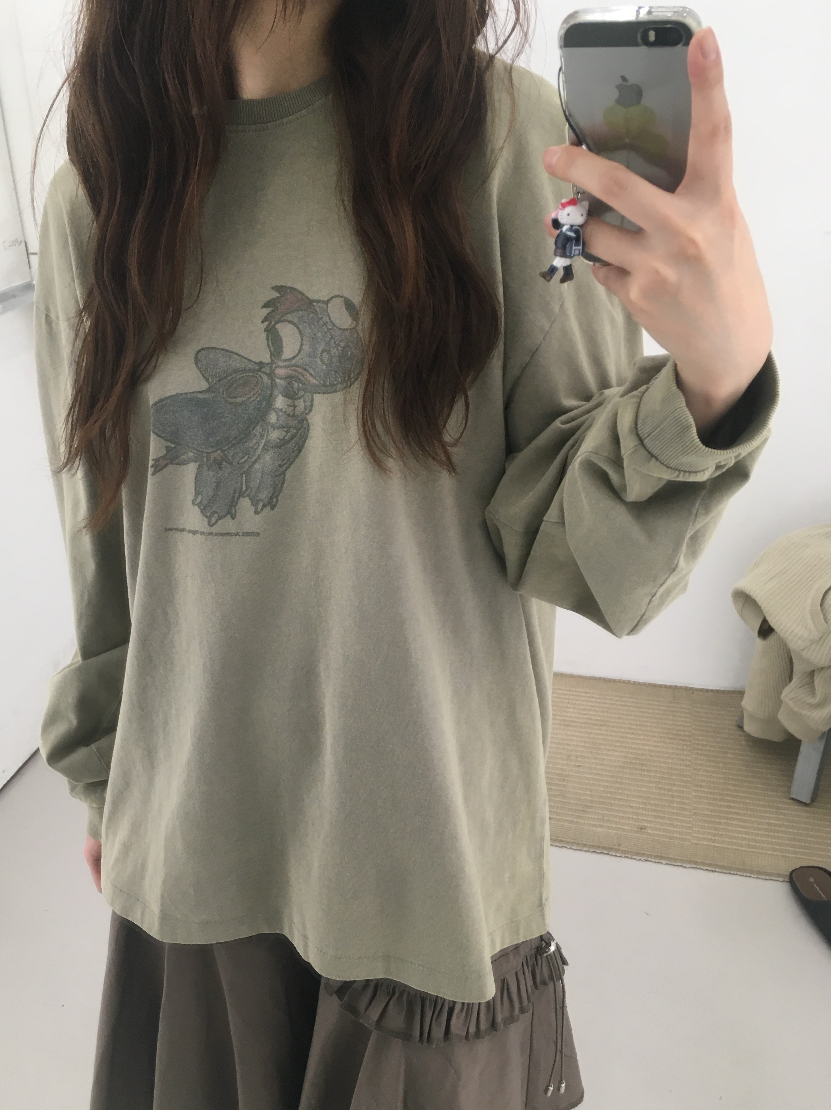 Hatchingroom VTG Blue Dragon T-Shirt White 착용 스타일