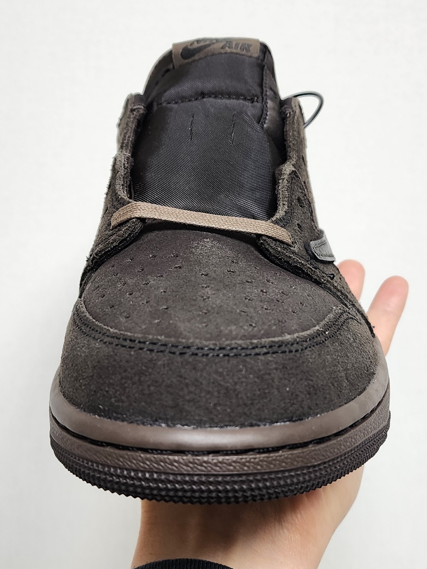 Jordan 1 x Travis Scott Retro Low OG SP Velvet Brown and Dark Mocha 착용 스타일