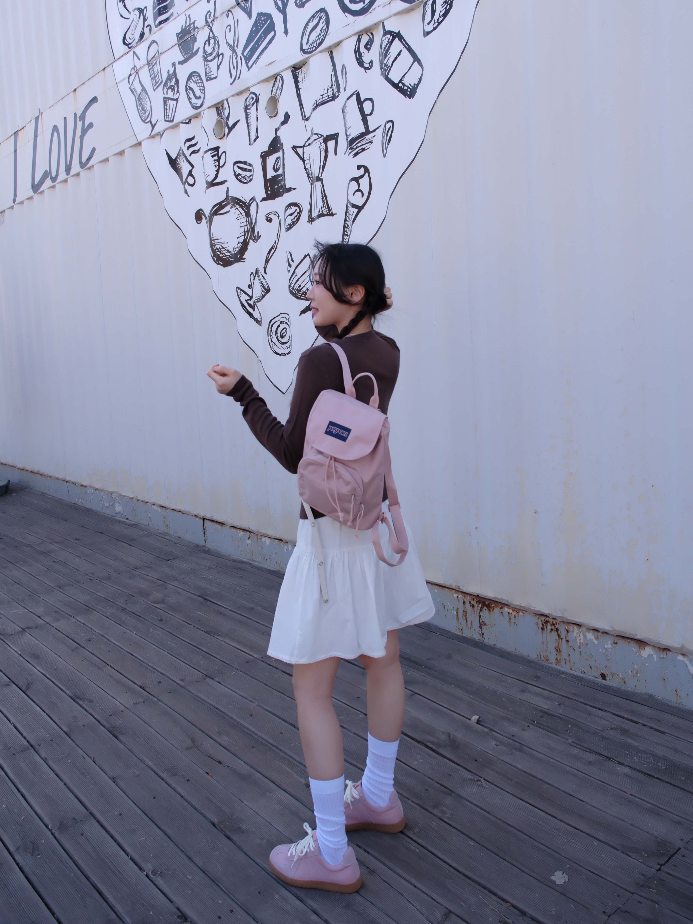 Jansport Highlands Mini Backpack Misty Rose 착용 스타일 - 5
