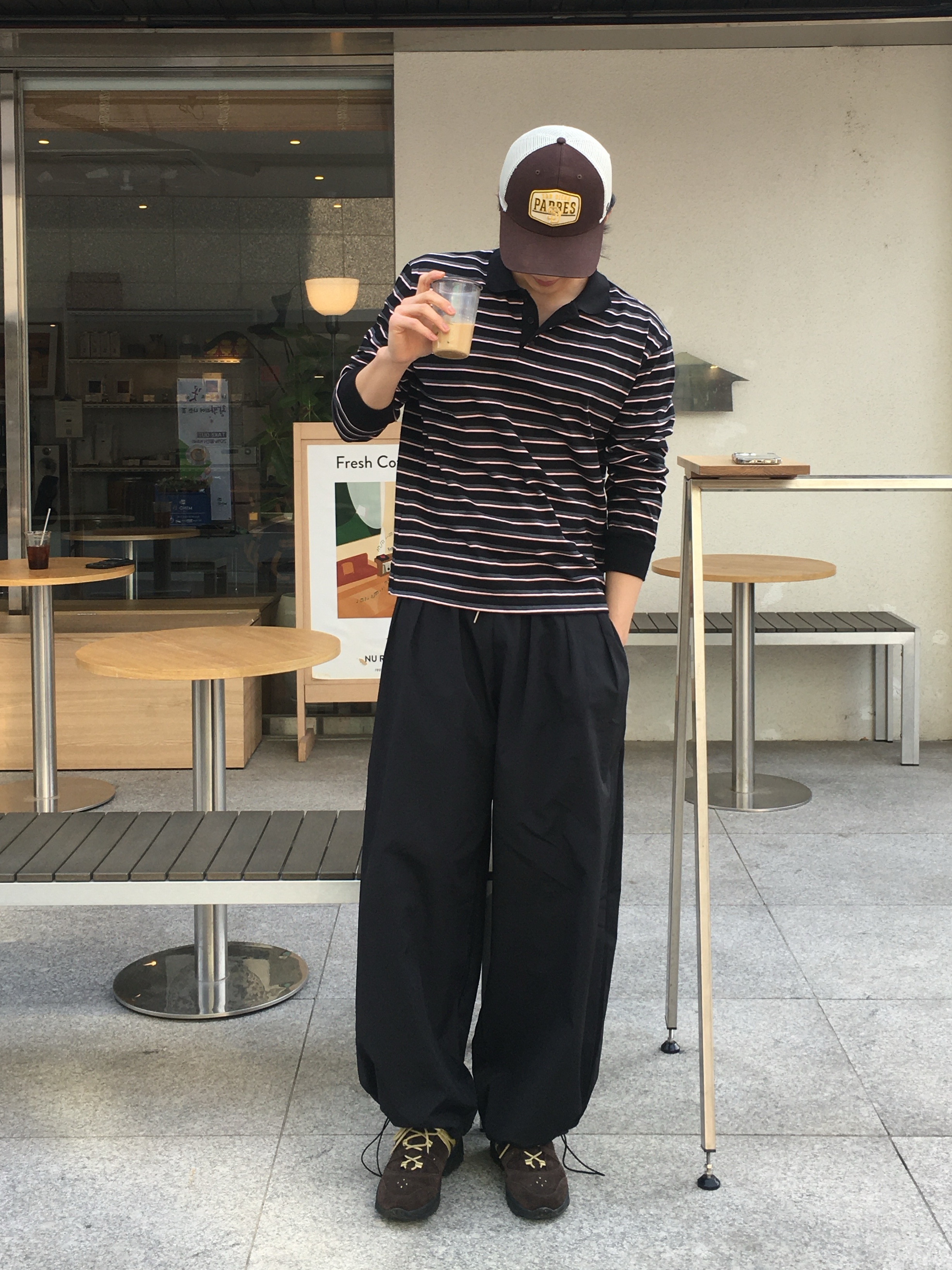 [6% 적립] NegativeThree Moley Tracking Sneakers Nut Brown 착용 스타일 - 2