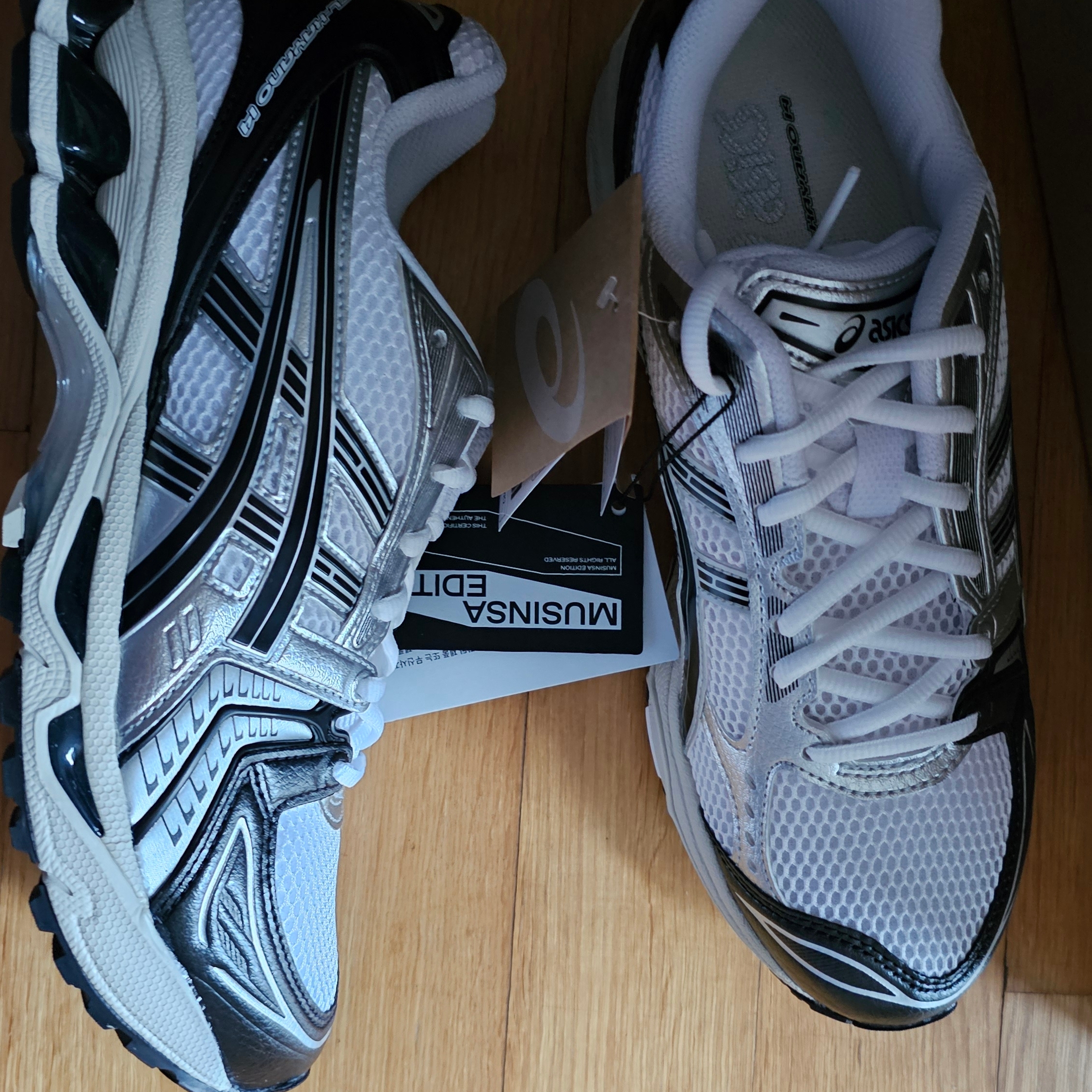 Asics Gel-Kayano 14 White Black 착용 스타일