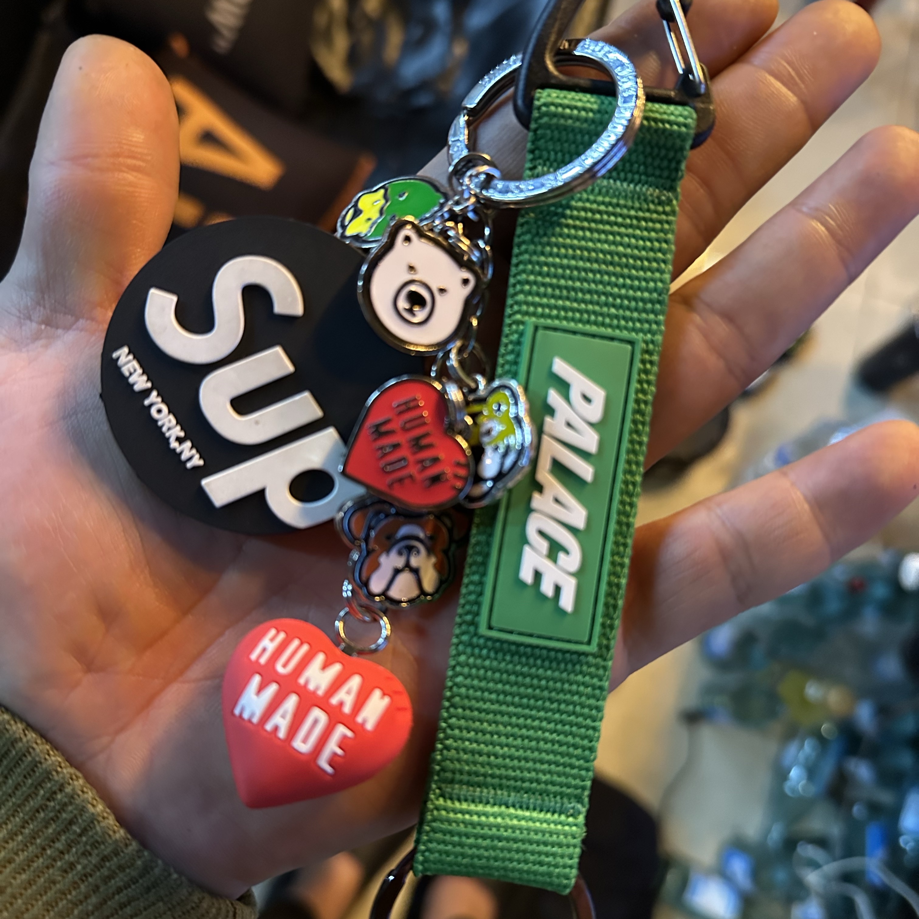 Palace Triangle Webbing Keyring Green - 25SS 착용 스타일