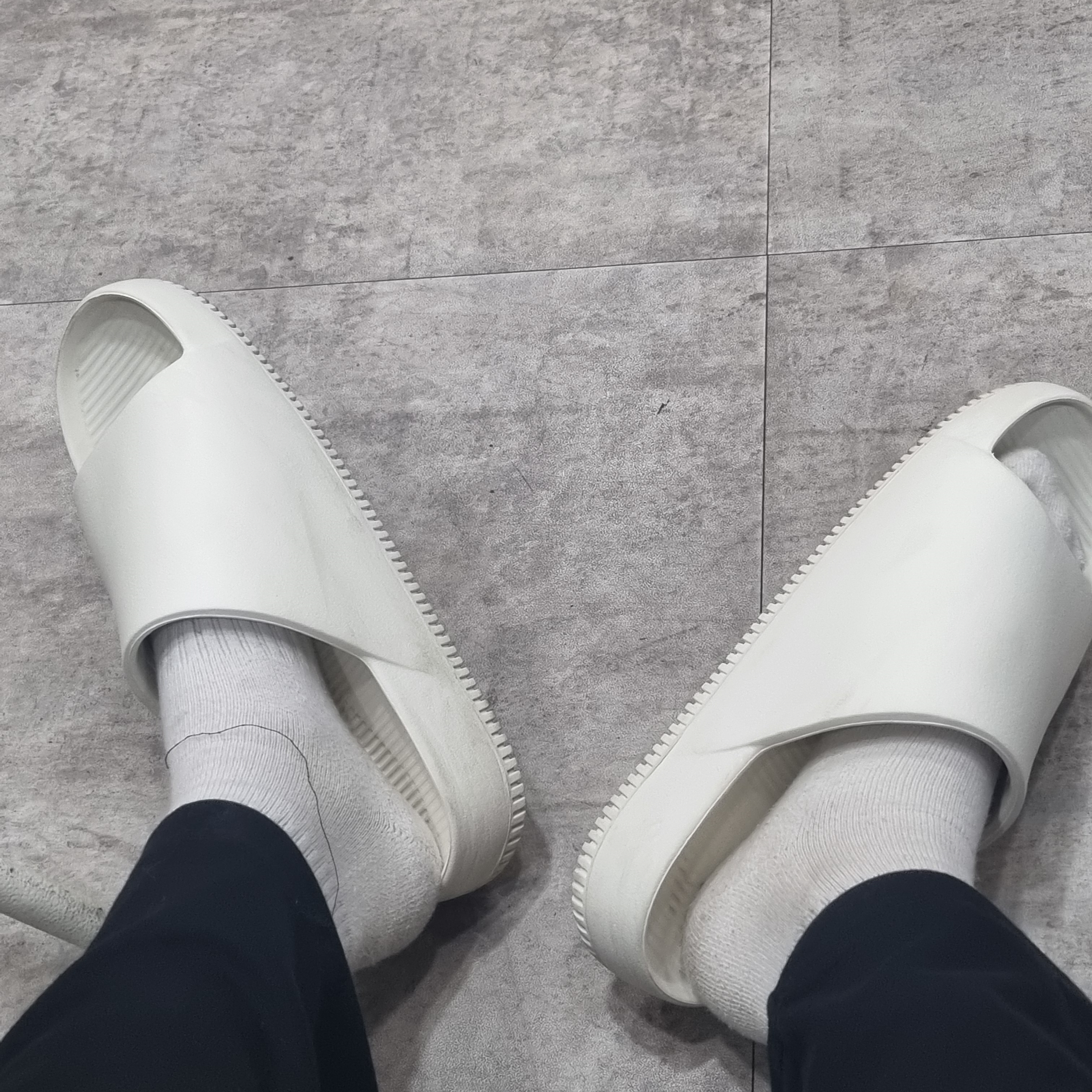 Nike Calm Slide Sail 착용 스타일