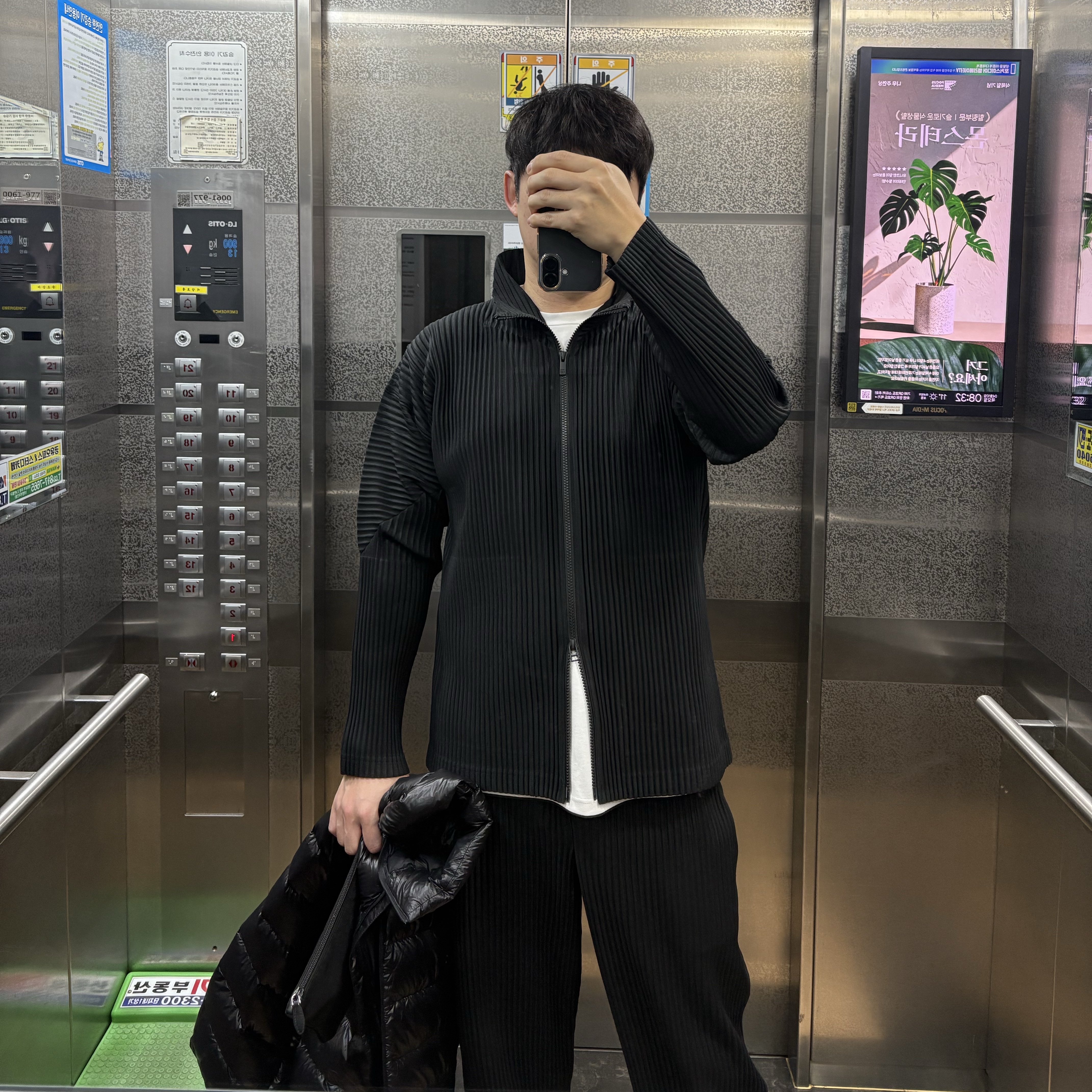 Homme Plisse Issey Miyake Basics Zip Up Jacket Black 착용 스타일