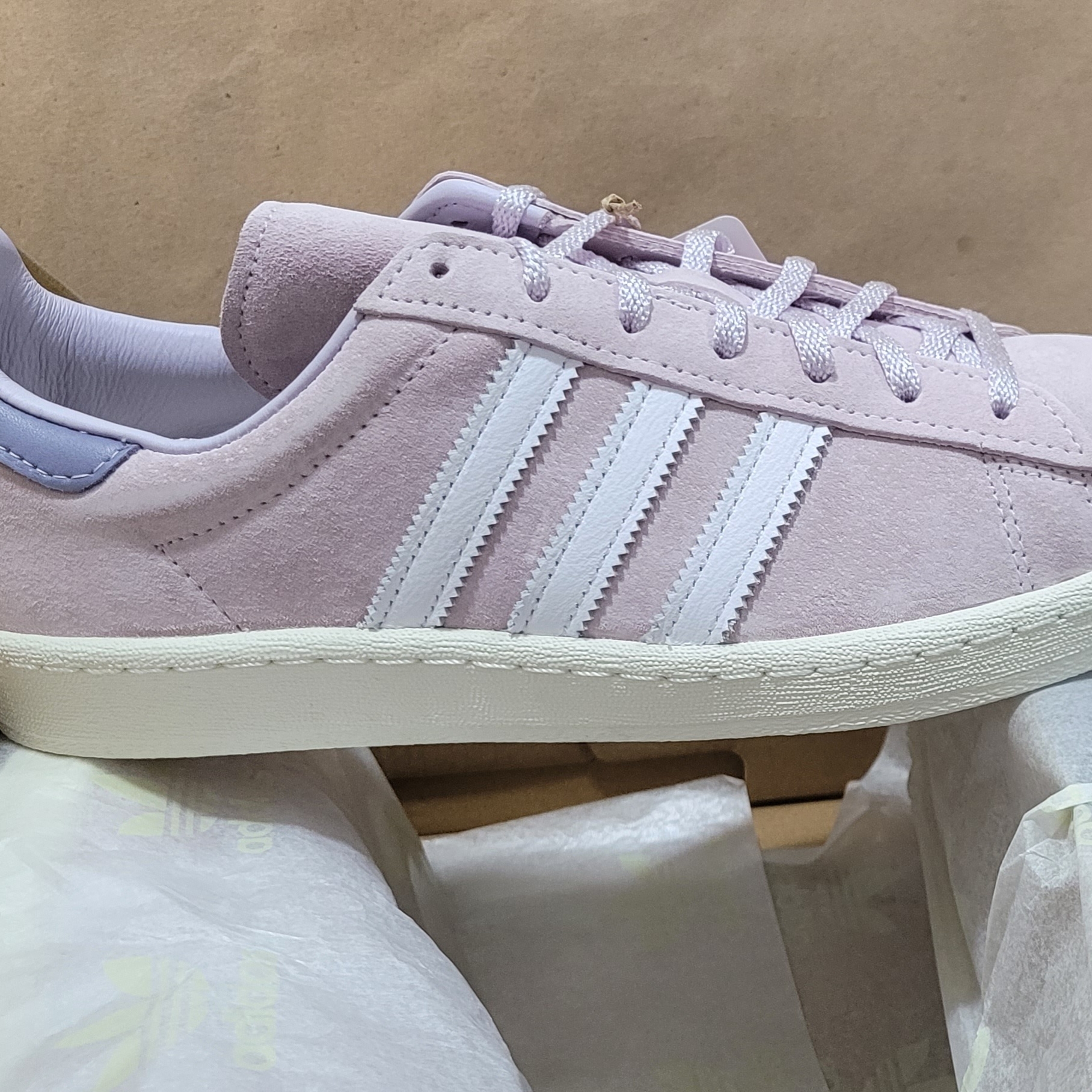 Adidas Campus 80s Almost Pink Cloud White 착용 스타일 - 1