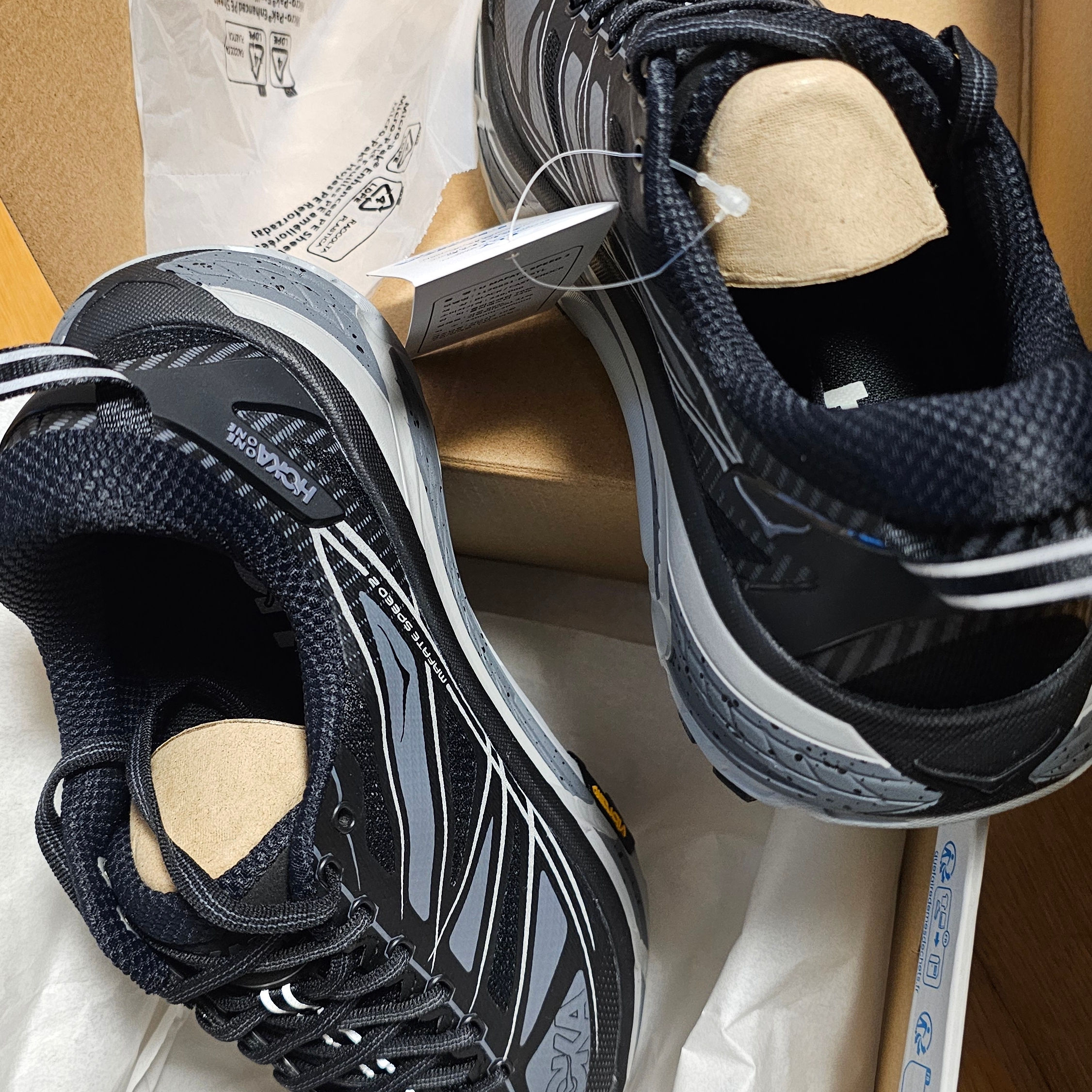 Hoka Mafate Speed 2 Black Castlerock 착용 스타일
