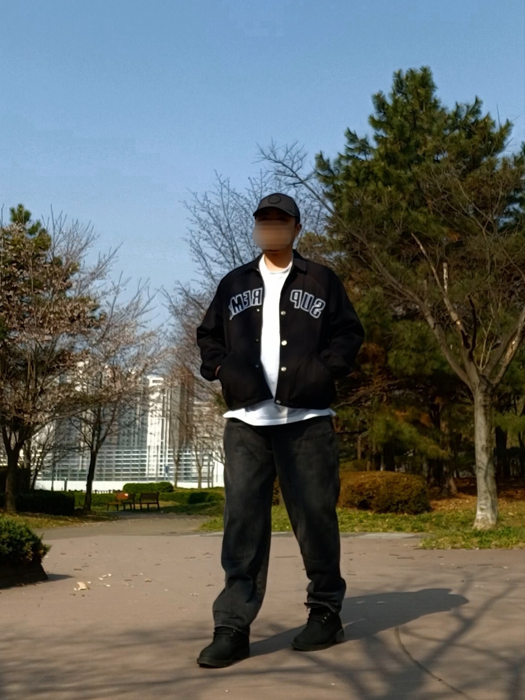 Supreme Arc Denim Coaches Jacket Black - 24SS, Stone Island 99661/9100996/9100013 6-Panel Embroidery Logo Cap Black 착용 스타일 - 1