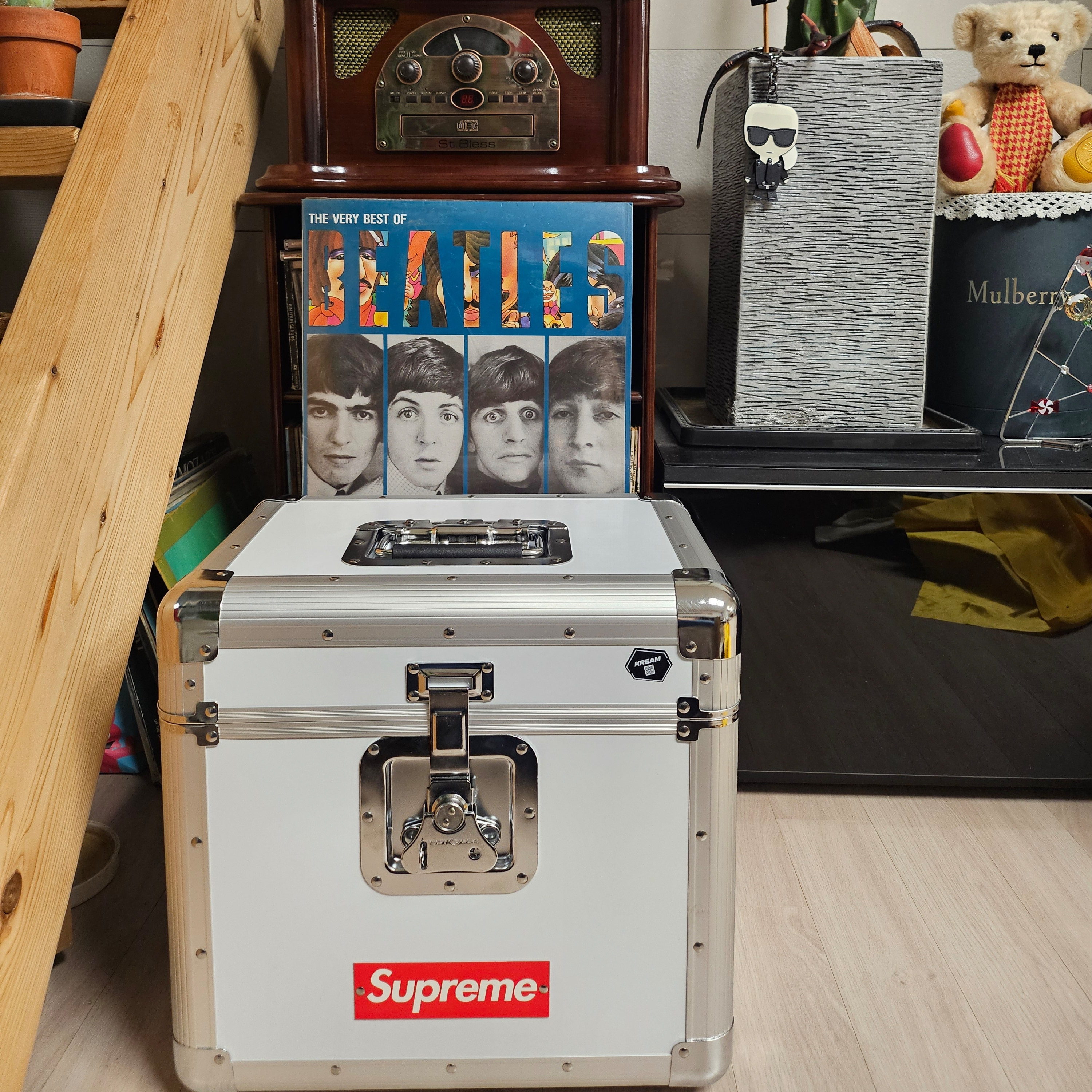 Supreme x Odyssey Record Case White - 25SS 착용 스타일 - 1