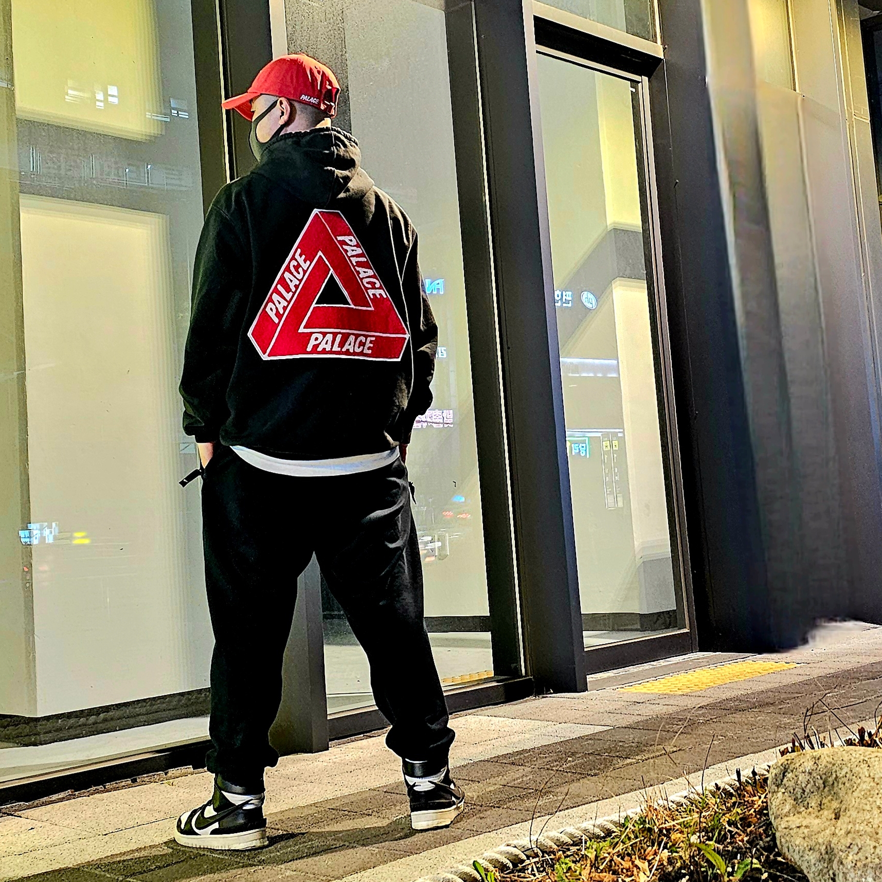 Palace P 6-Panel Red - 20FW, Palace Tri-Chenille Hood Black - 20SS 착용 스타일