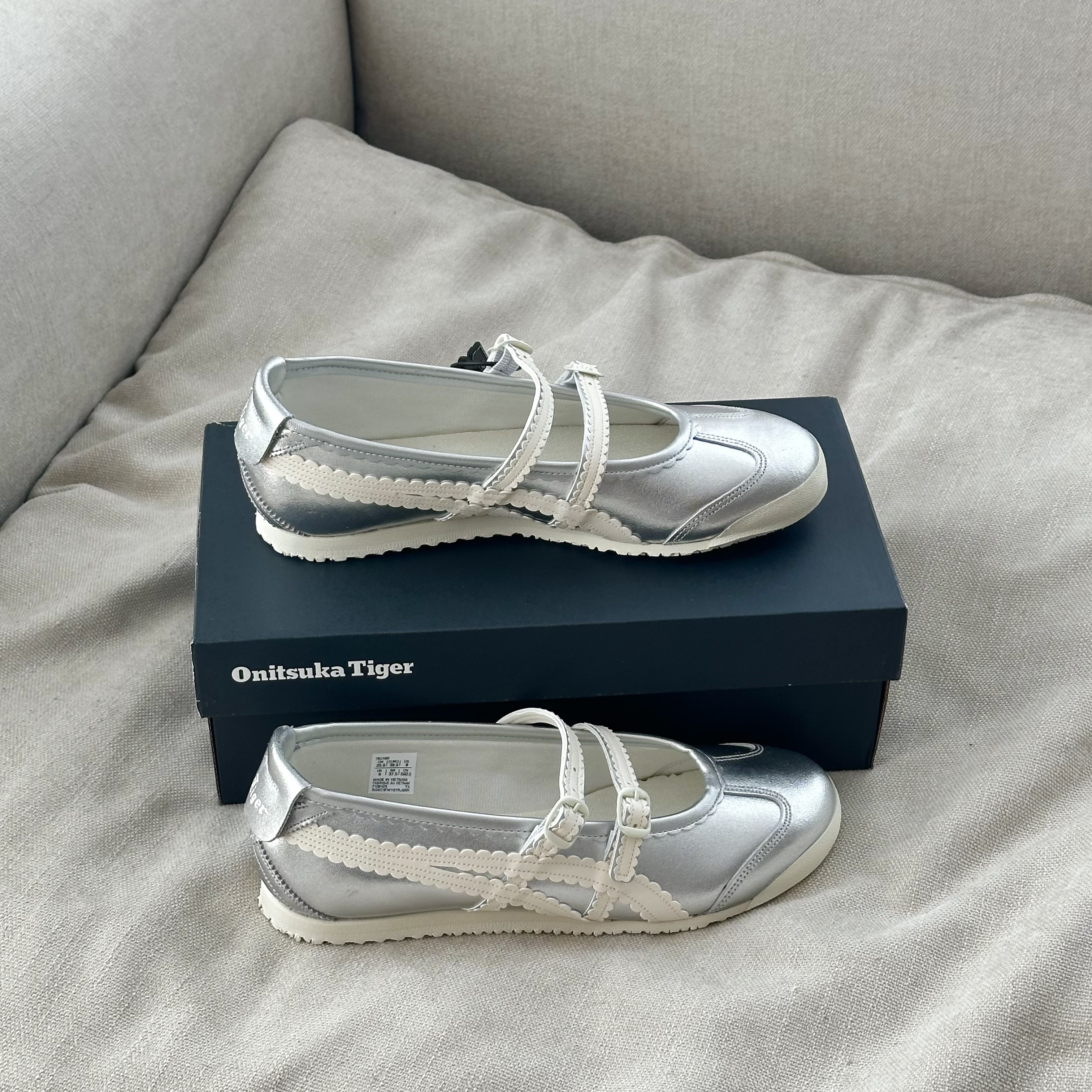 (W) Onitsuka Tiger Mexico 66 TGRS Silver Cream 착용 스타일