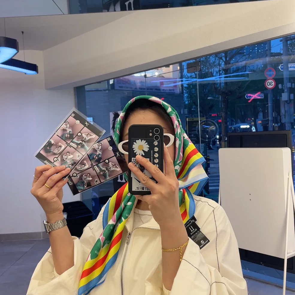 Monamhee x Peaceminusone Syhee Plush Keyring, G-DRAGON Power Scarf Multi 착용 스타일 - 2