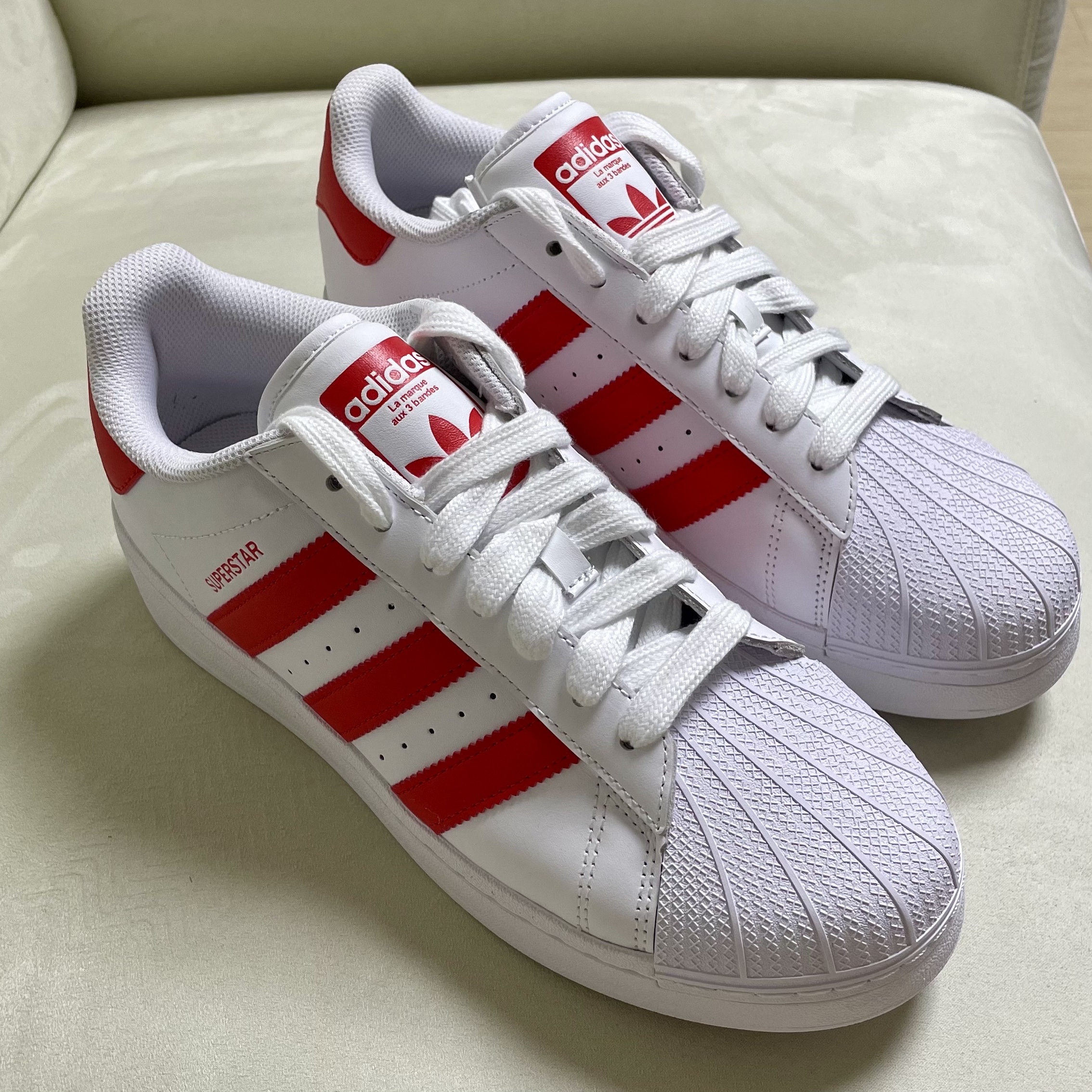 Adidas Superstar XLG Cloud White Core Black 착용 스타일 - 5