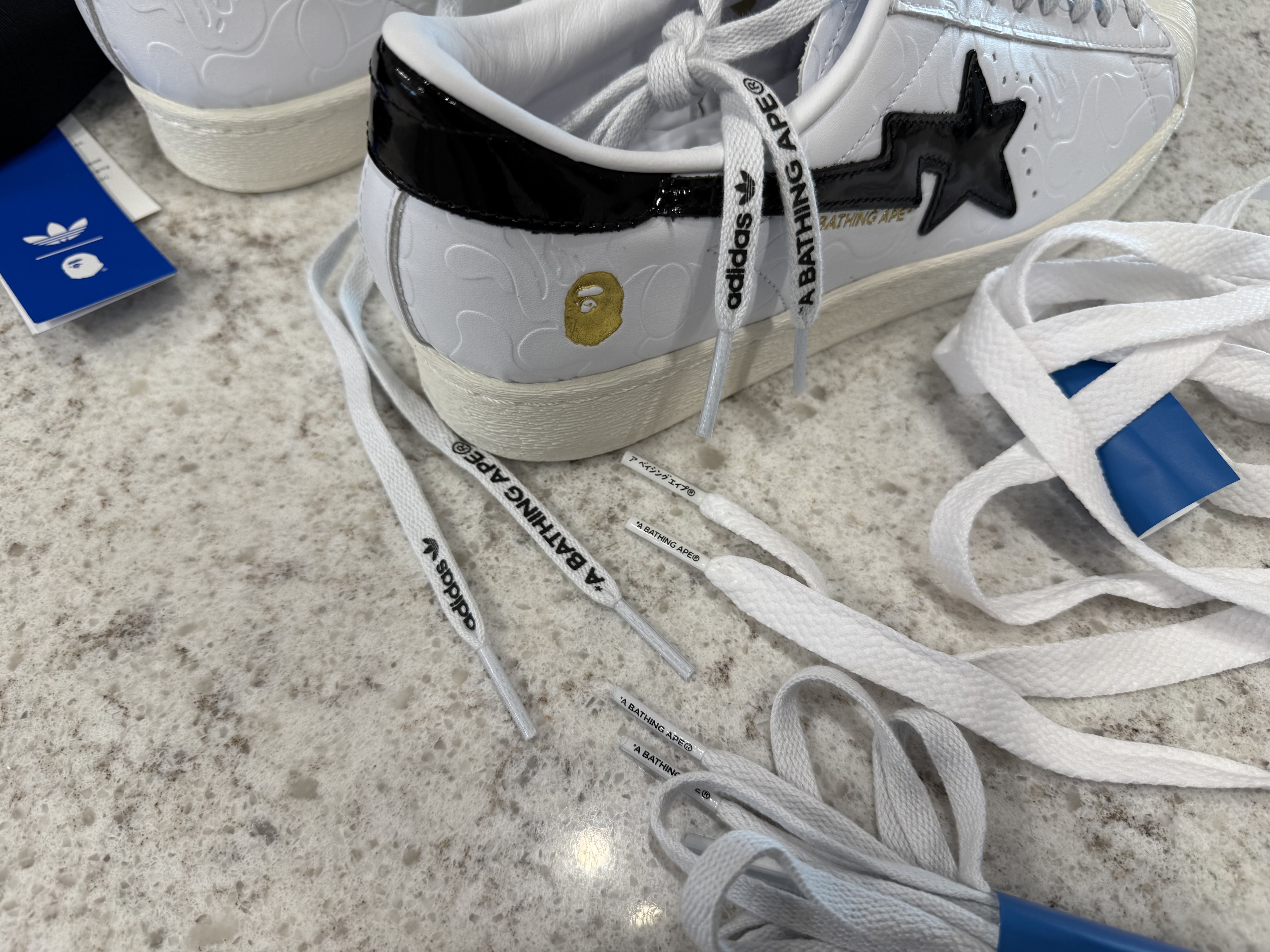 Adidas x BAPE Baseball Cap Black, Adidas x BAPE Superstar Vintage Cloud White Core Black 착용 스타일 - 2