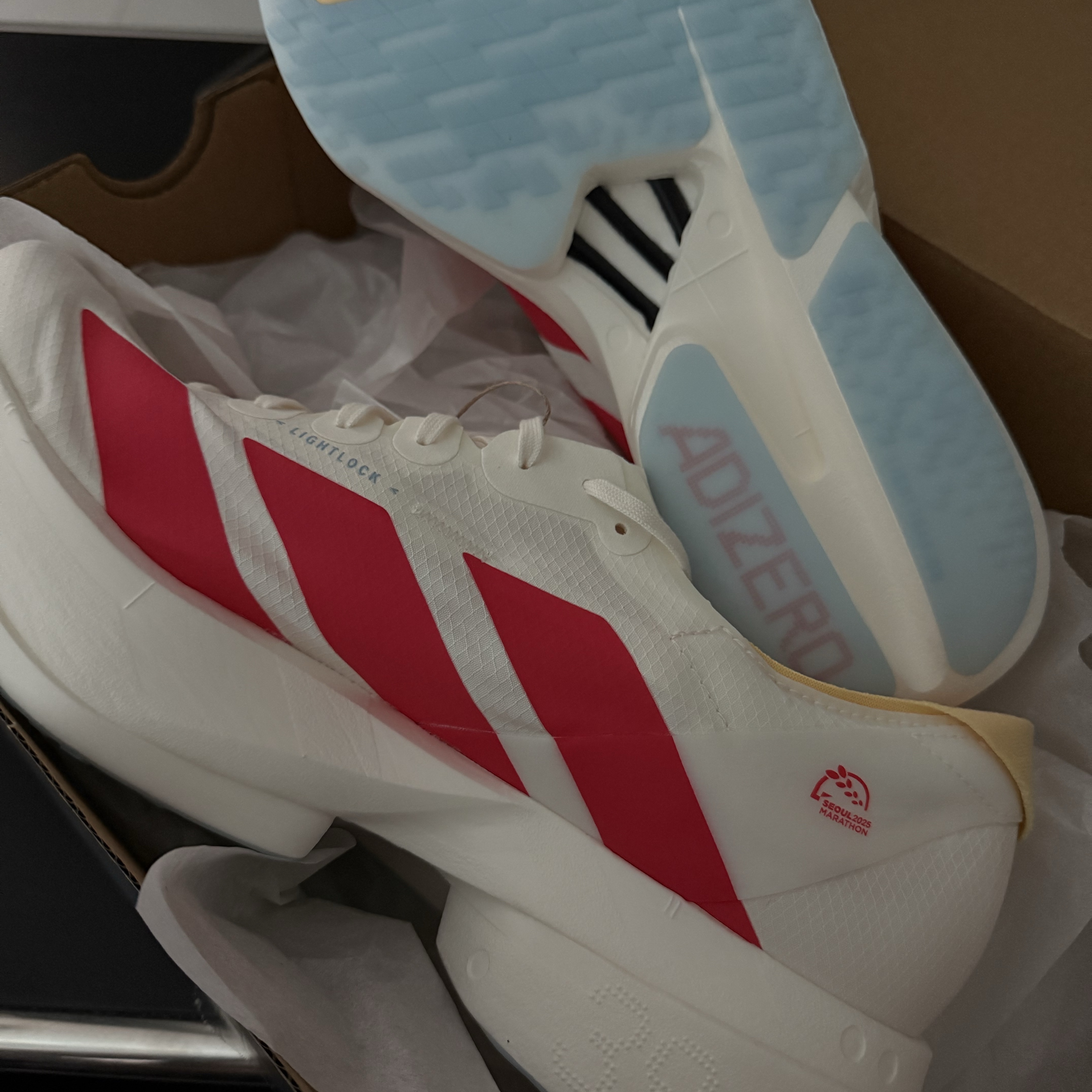 CEP The Run Mid Cut Socks 4.0 Pink Black, Adidas Adizero Adios Pro 4 Off White Semi Lucid Red 착용 스타일 - 2