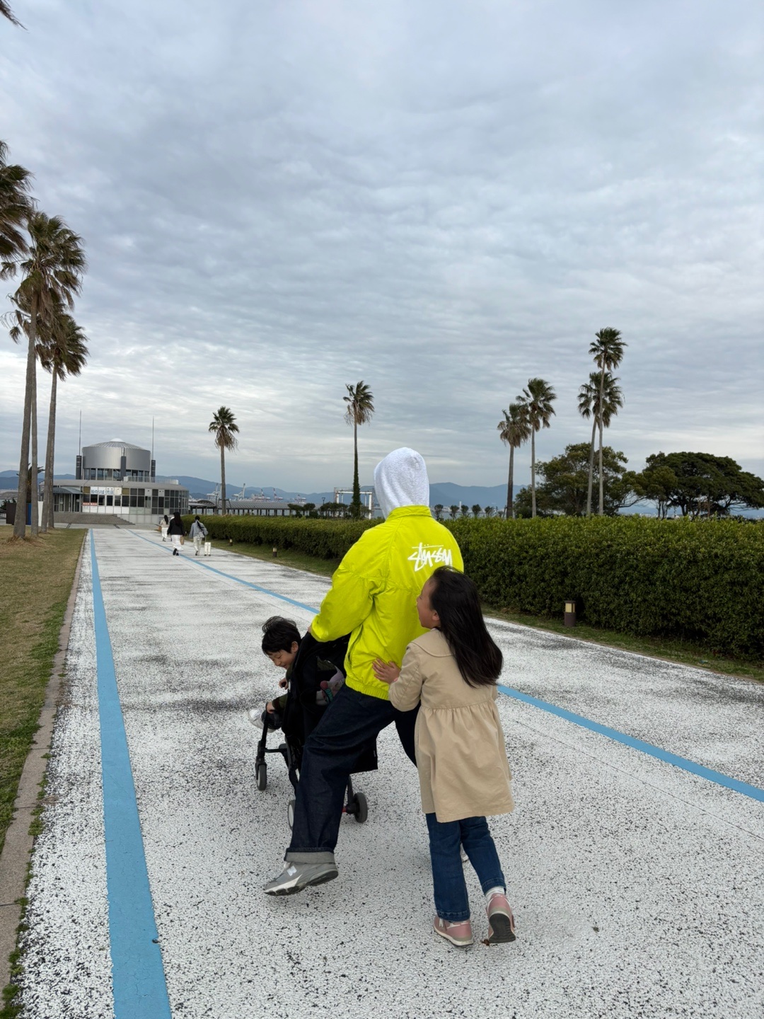 IAB Studio Hoodie Light Gray, Nike x Stussy Windrunner Jacket Bright Cactus 착용 스타일 - 7
