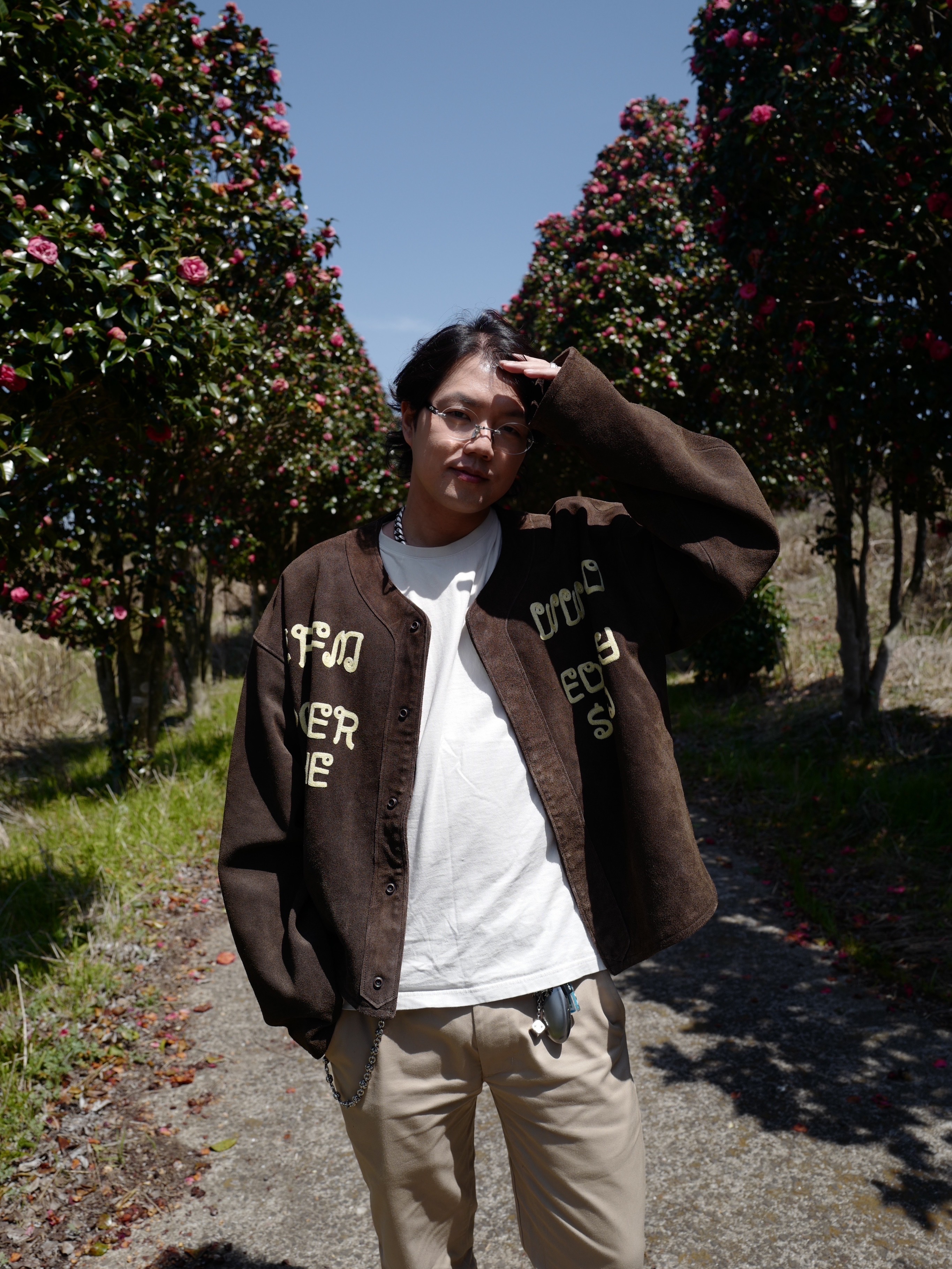 Cactus Plant Flea Market WWCD Suede Baseball Top Brown, Chrome Hearts Deep III Shiny Silver Black Plastic 착용 스타일 - 1