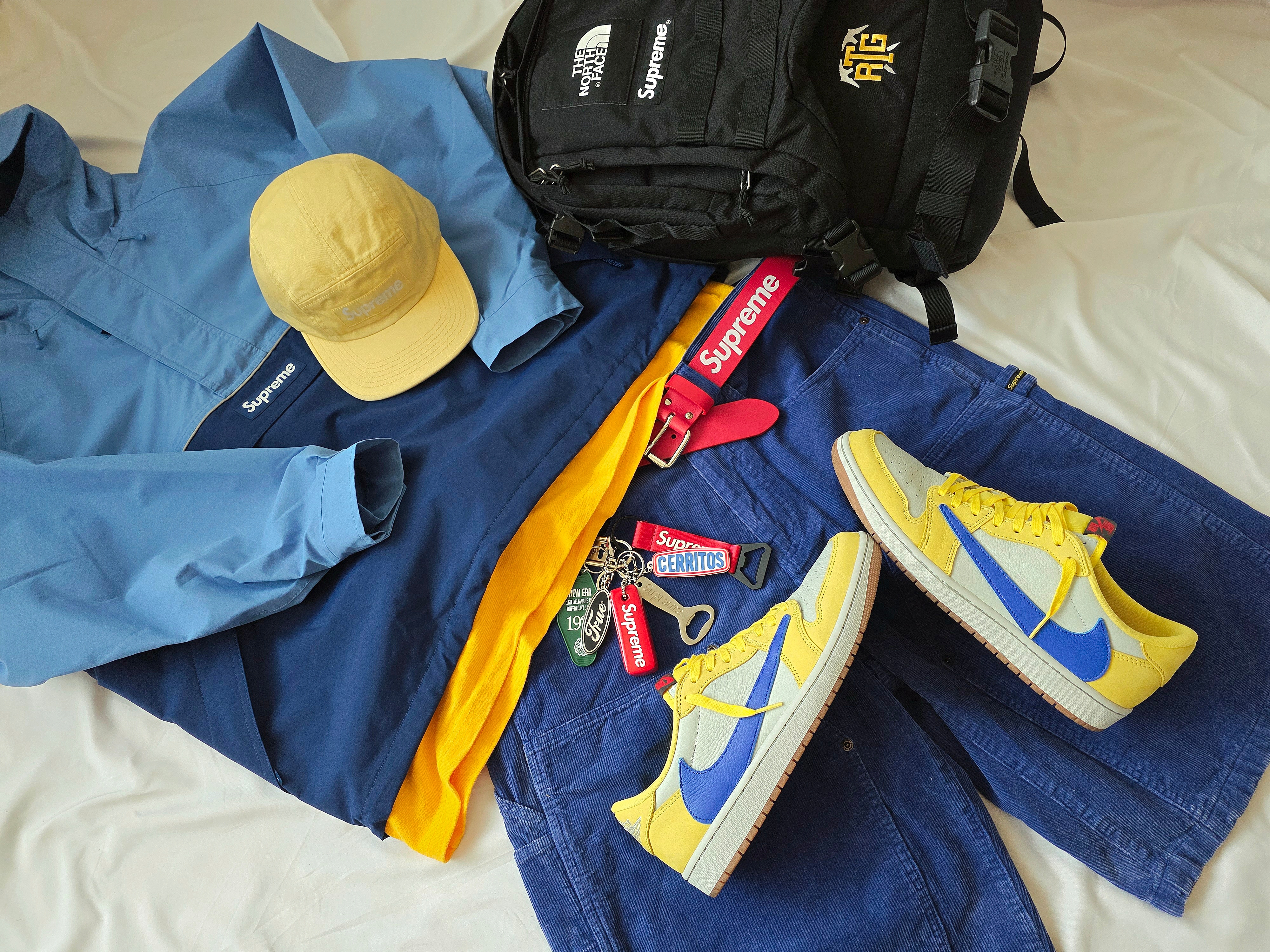 Supreme Gore-Tex Anorak Blue - 24SS, Supreme Washed Chino Twill Camp Cap Light Yellow - 25SS 착용 스타일 - 3