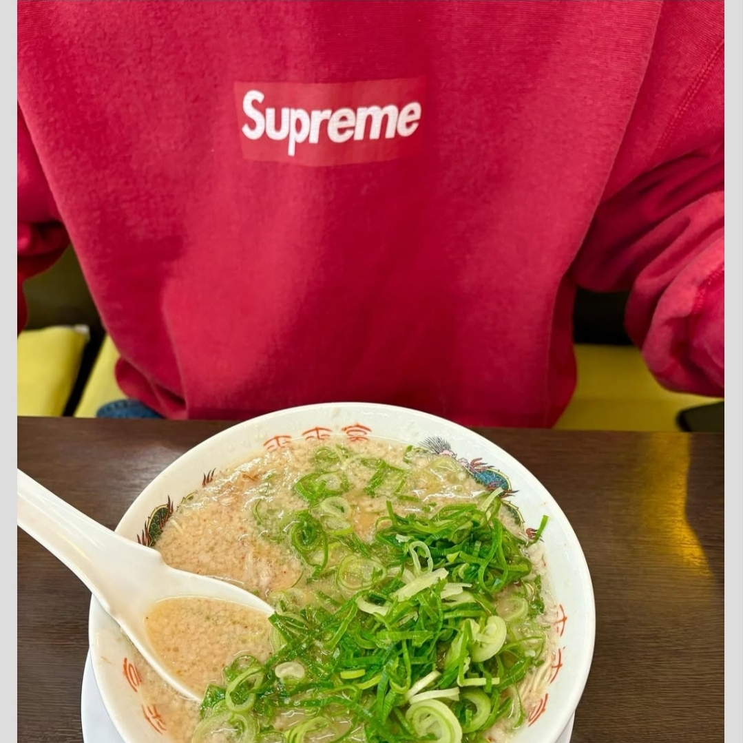 Supreme Washed Box Logo Crewneck Red - 25SS 착용 스타일 - 3