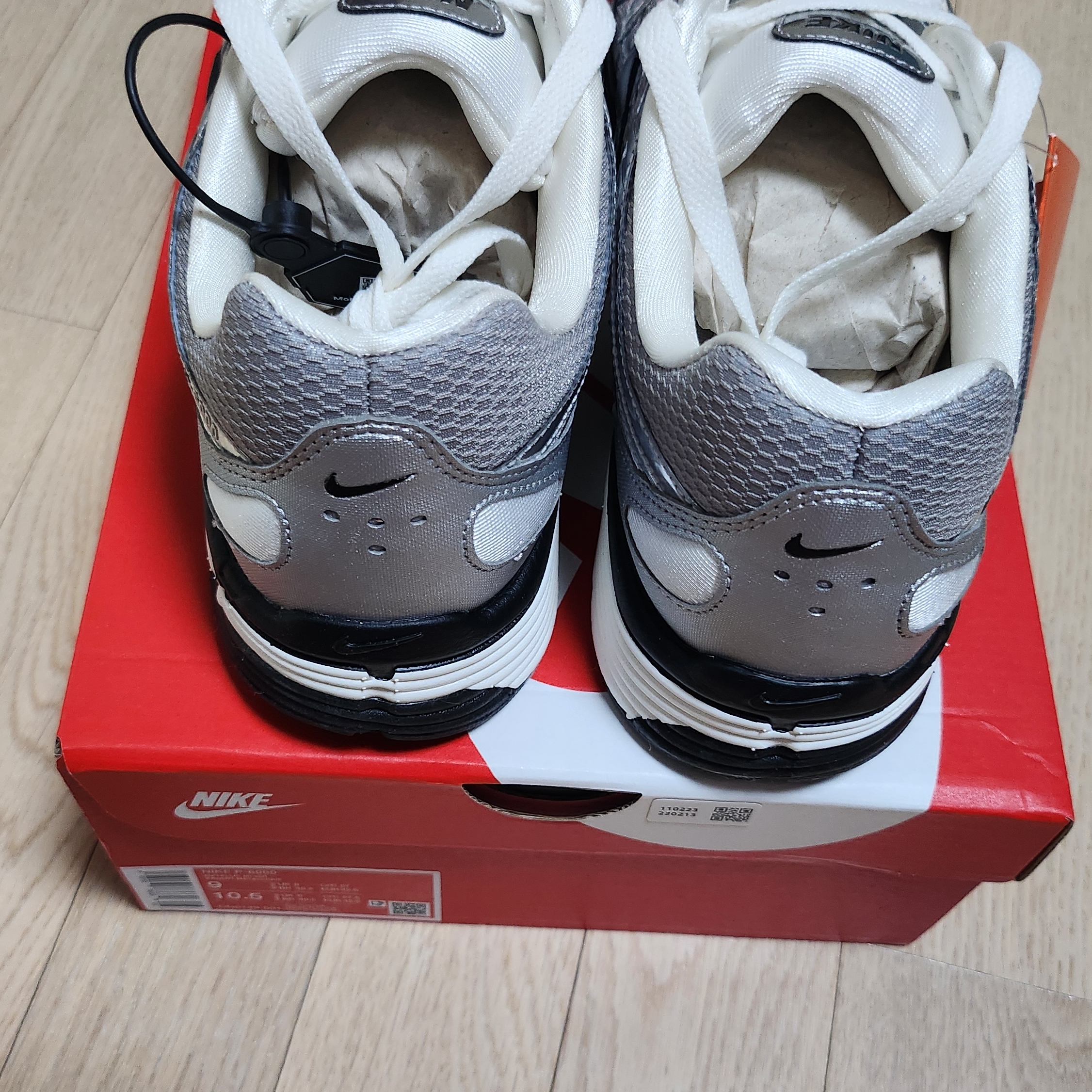Nike P-6000 Metallic Silver 착용 스타일 - 8