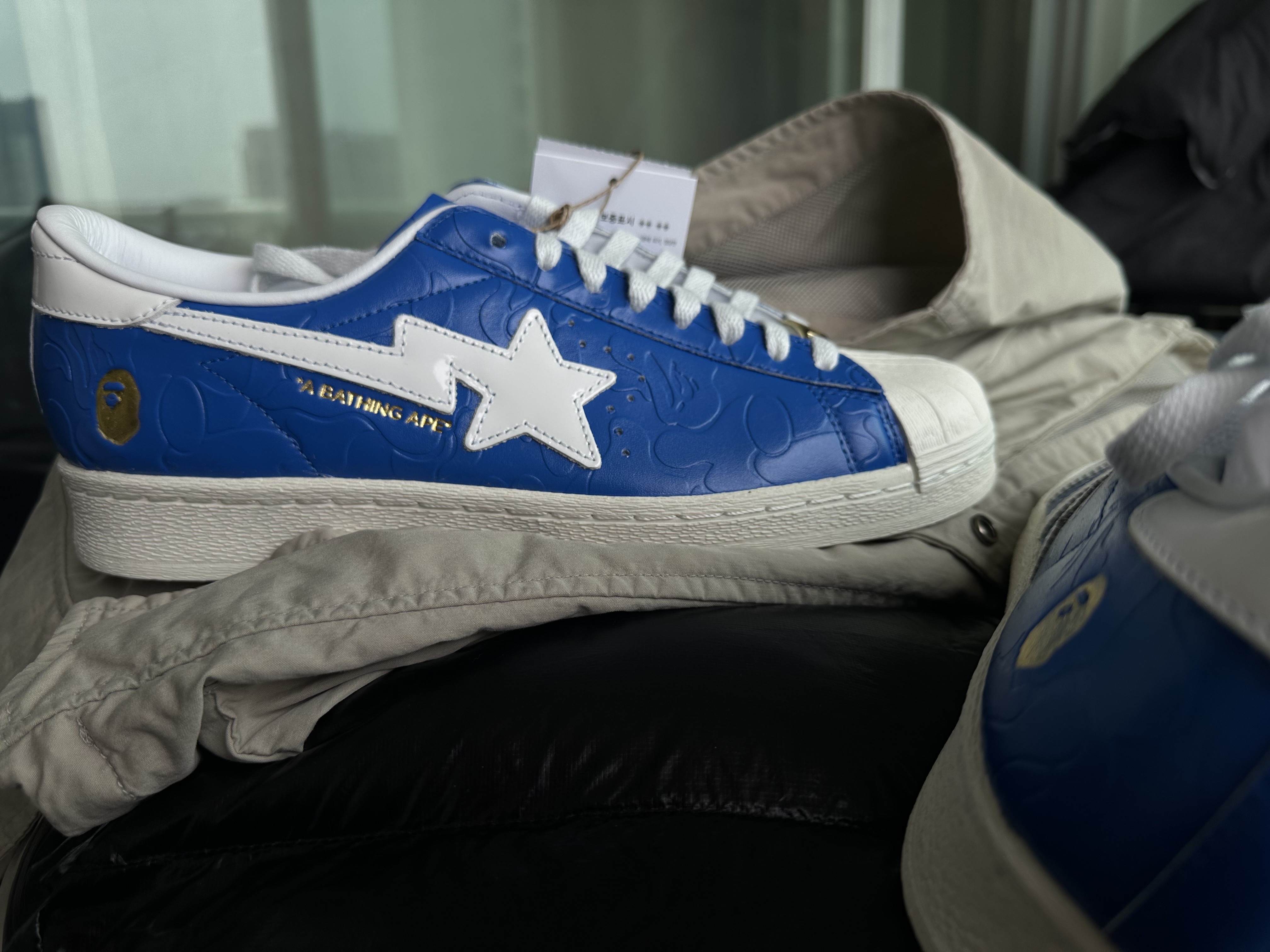 Adidas x BAPE Superstar Vintage Blue Cloud White 착용 스타일