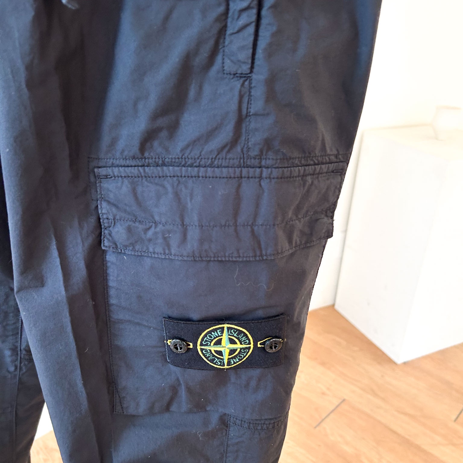 Stone Island 3100031 Stretch Cotton Tela Paracadute Regular Tapered-Fit Cargo Pants with Zipper Pockets Navy Blue - 25SS 착용 스타일 - 2