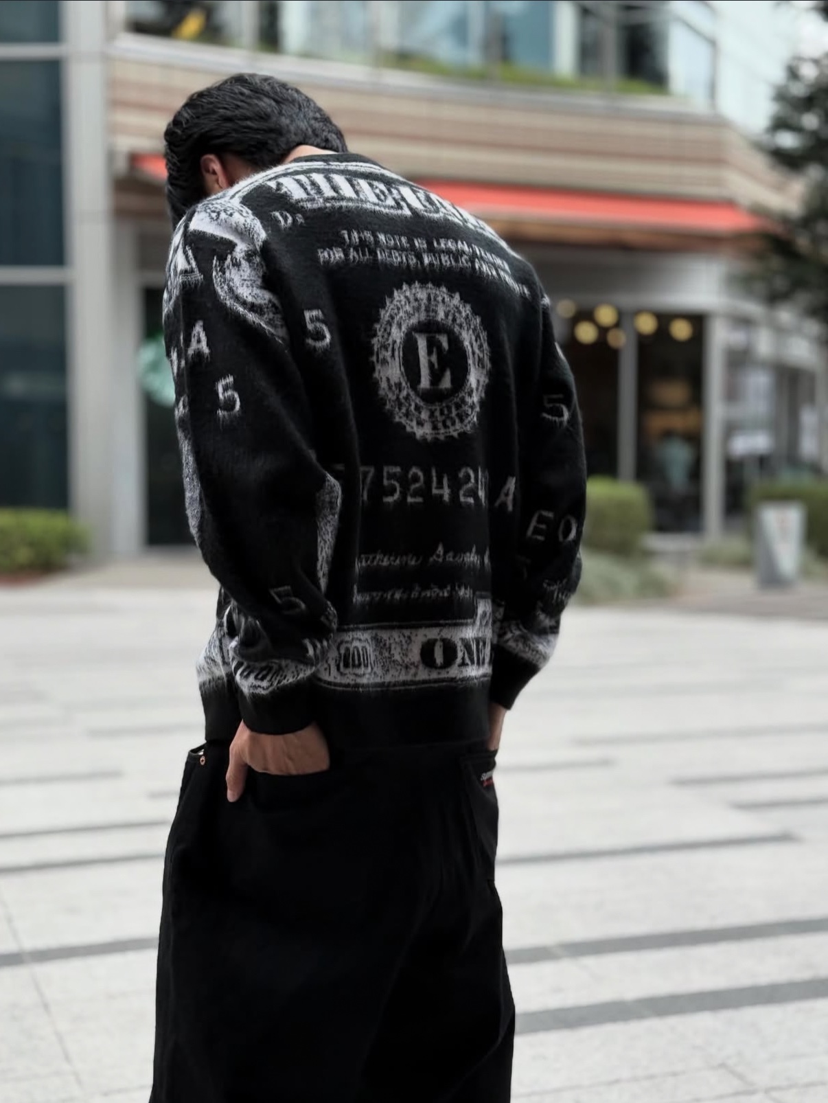 Supreme Money Sweater Black - 25SS 착용 스타일 - 1