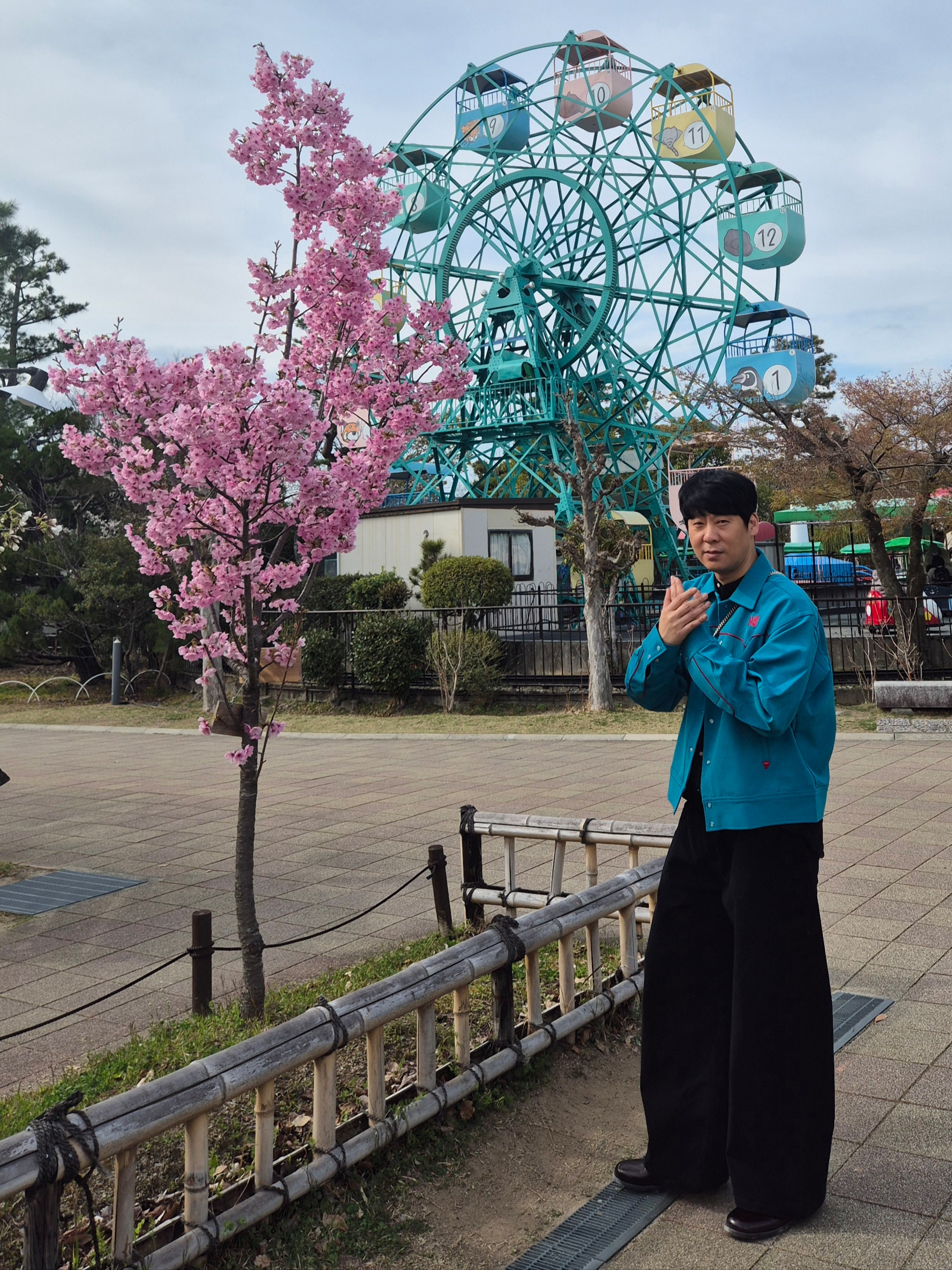 Needles PE/PU Double Cloth Piping Cowboy Jacket Turquoise, Gucci Soho Tassle Crossbody Bag Black 착용 스타일 - 1