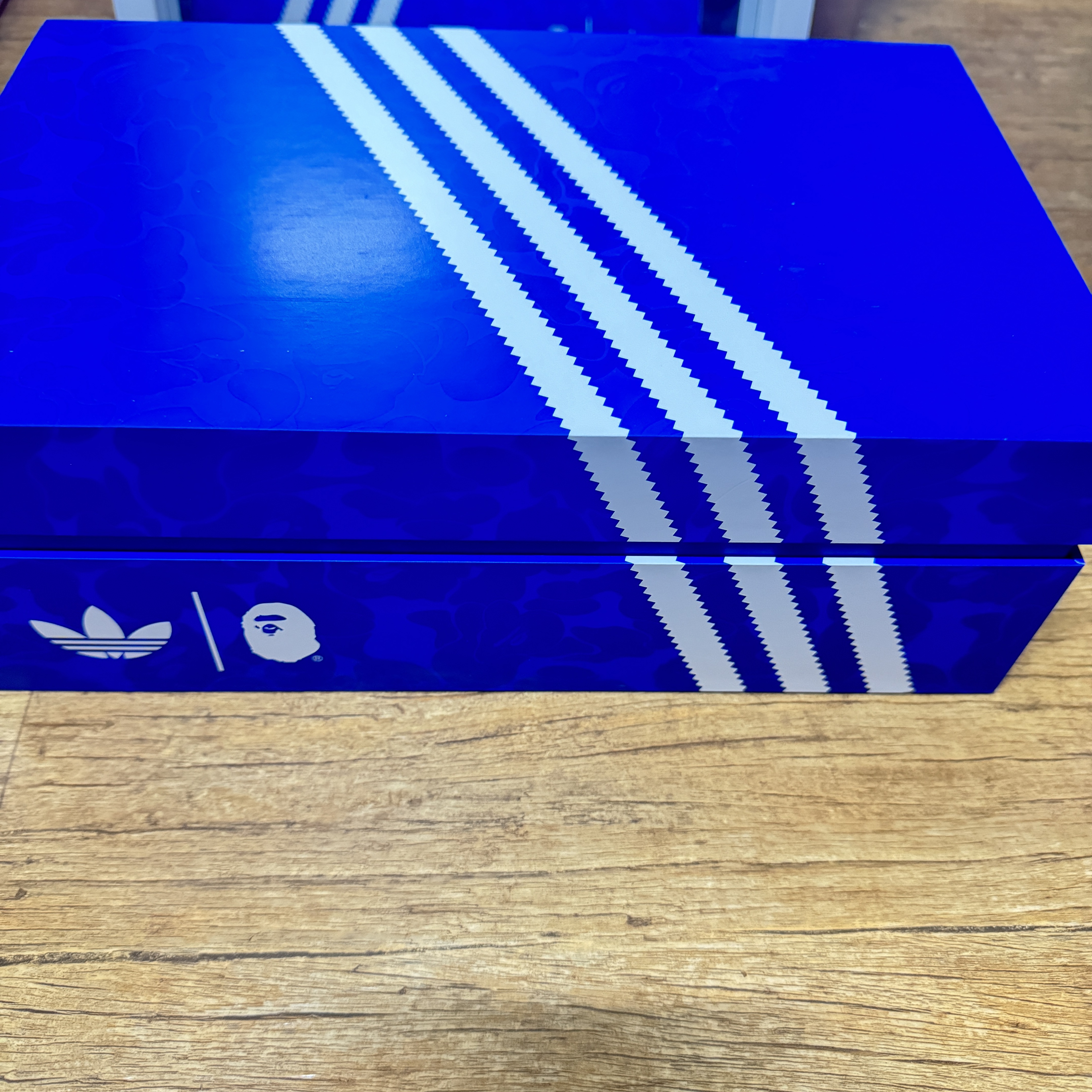 Adidas x BAPE Superstar Vintage Blue Cloud White 착용 스타일 - 3