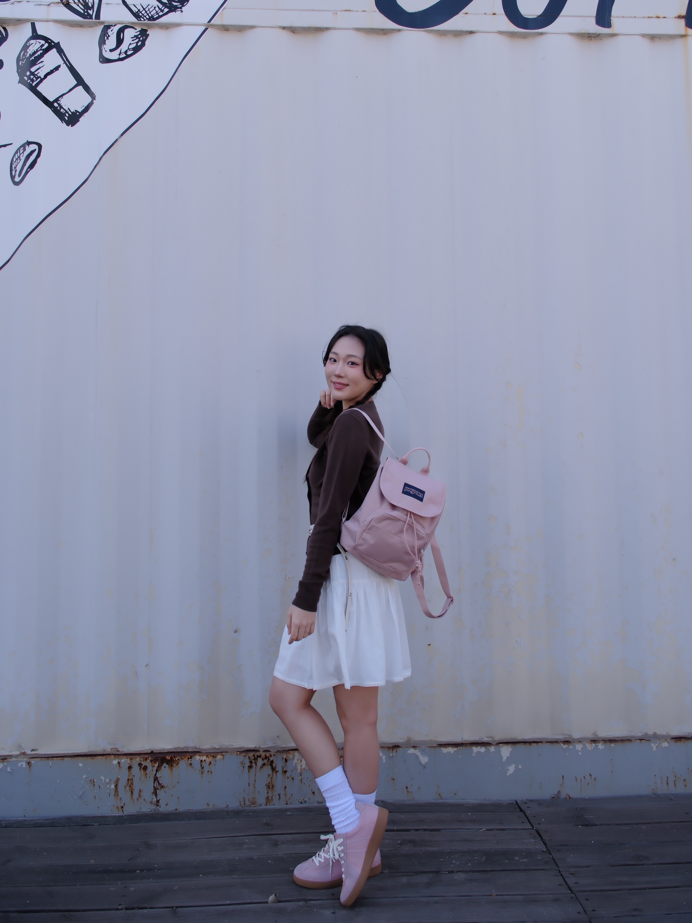 Jansport Highlands Mini Backpack Misty Rose 착용 스타일 - 7