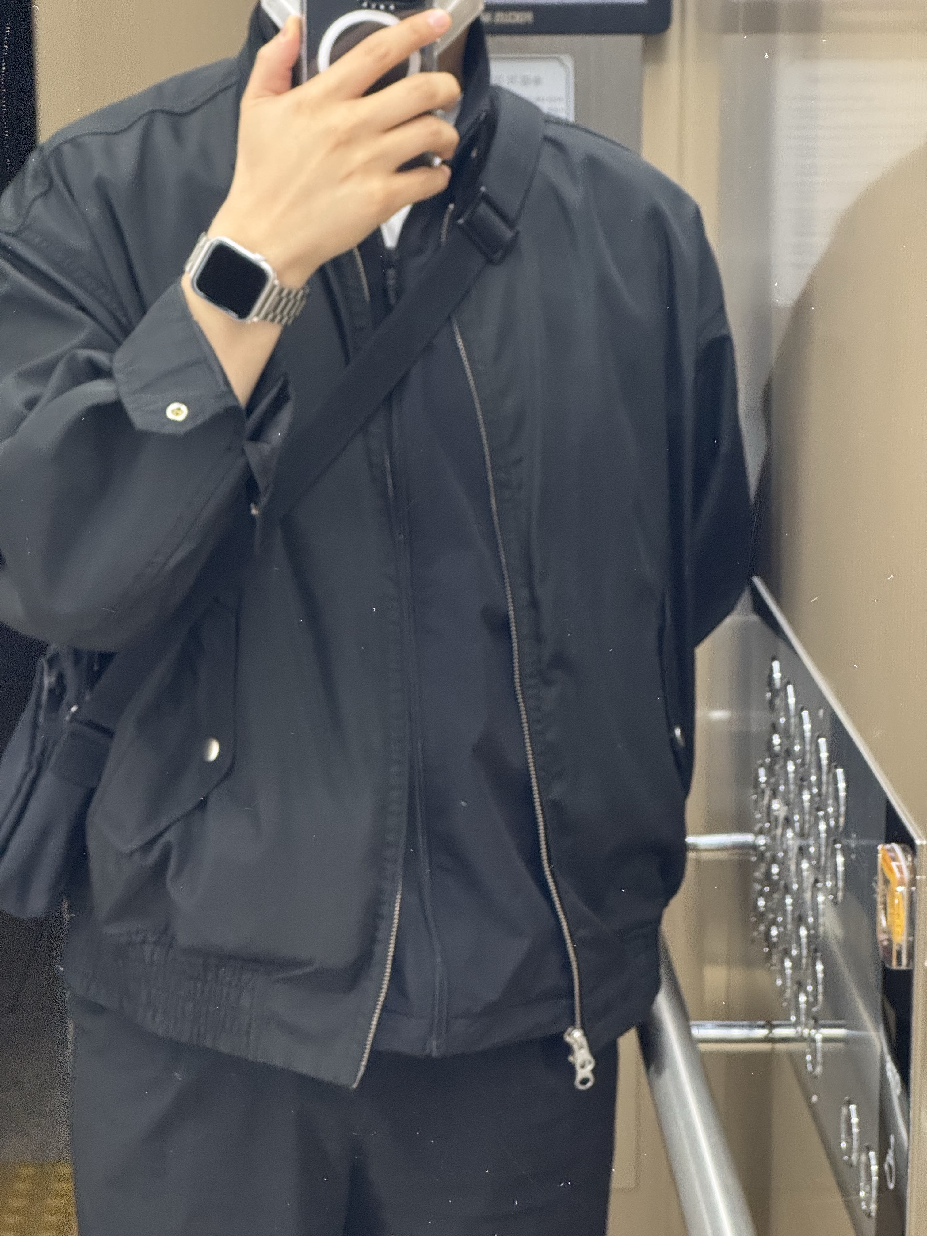 스투시 서프 팀 해링턴 자켓 블랙 착용 스타일 - 1