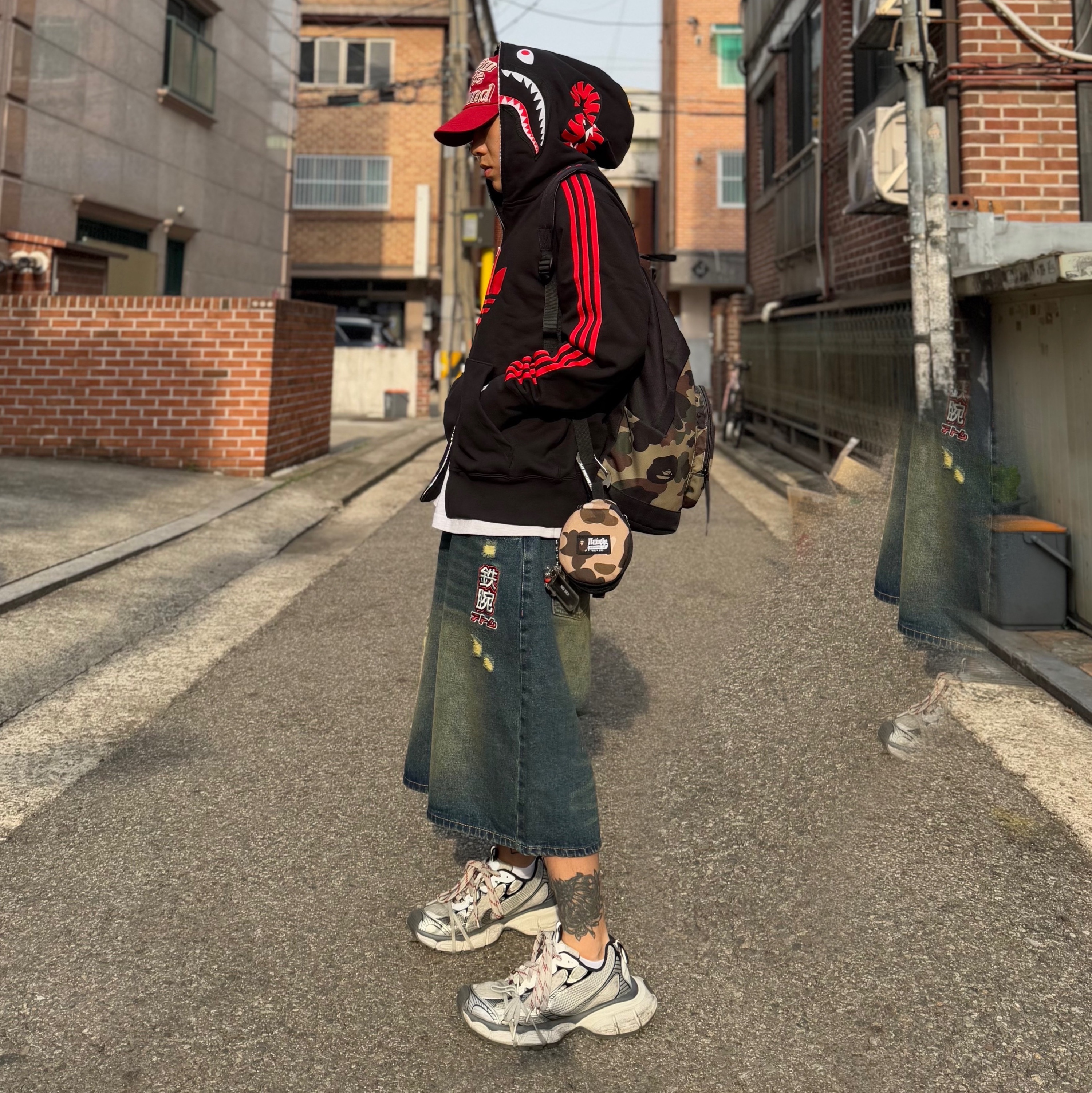 Adidas x BAPE Ultimate Shark Hoodie Black - KR Sizing, Balenciaga 3XL Sneakers Grey White Red 착용 스타일 - 1
