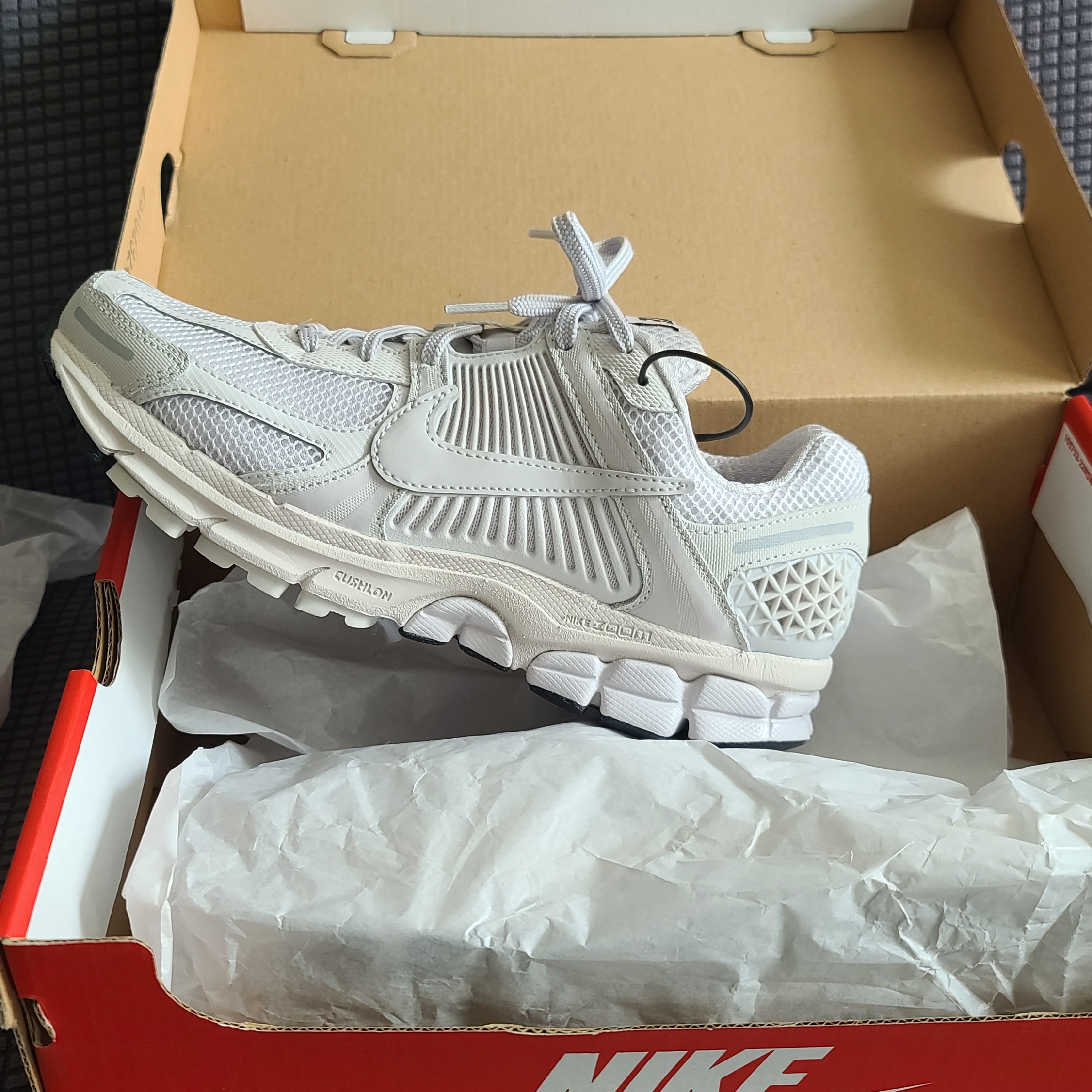 Nike Zoom Vomero 5 SP Vast Grey 2023 착용 스타일 - 5