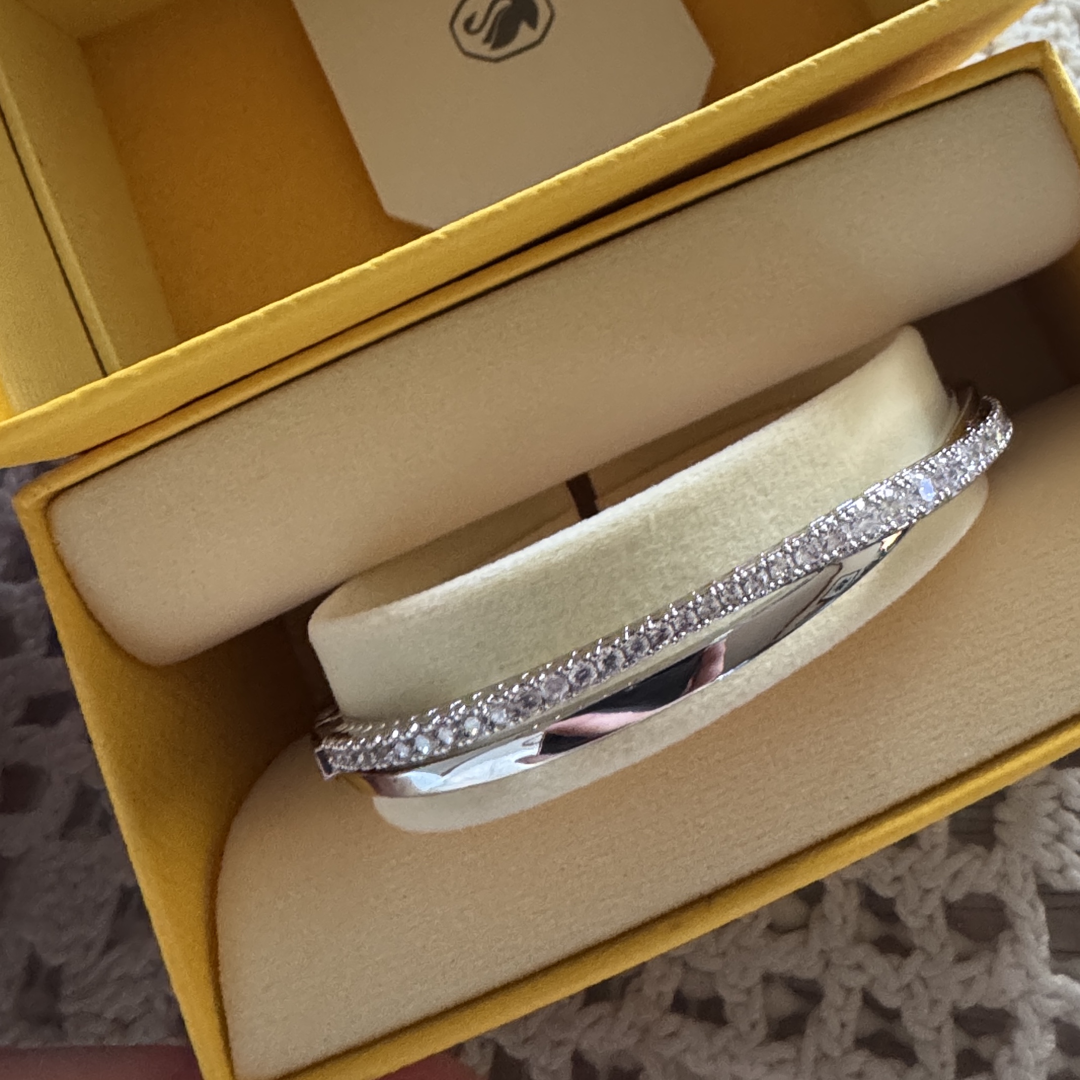 (W) Swarovski Hyperbola Bangle White Rhodium Plated 착용 스타일 - 2