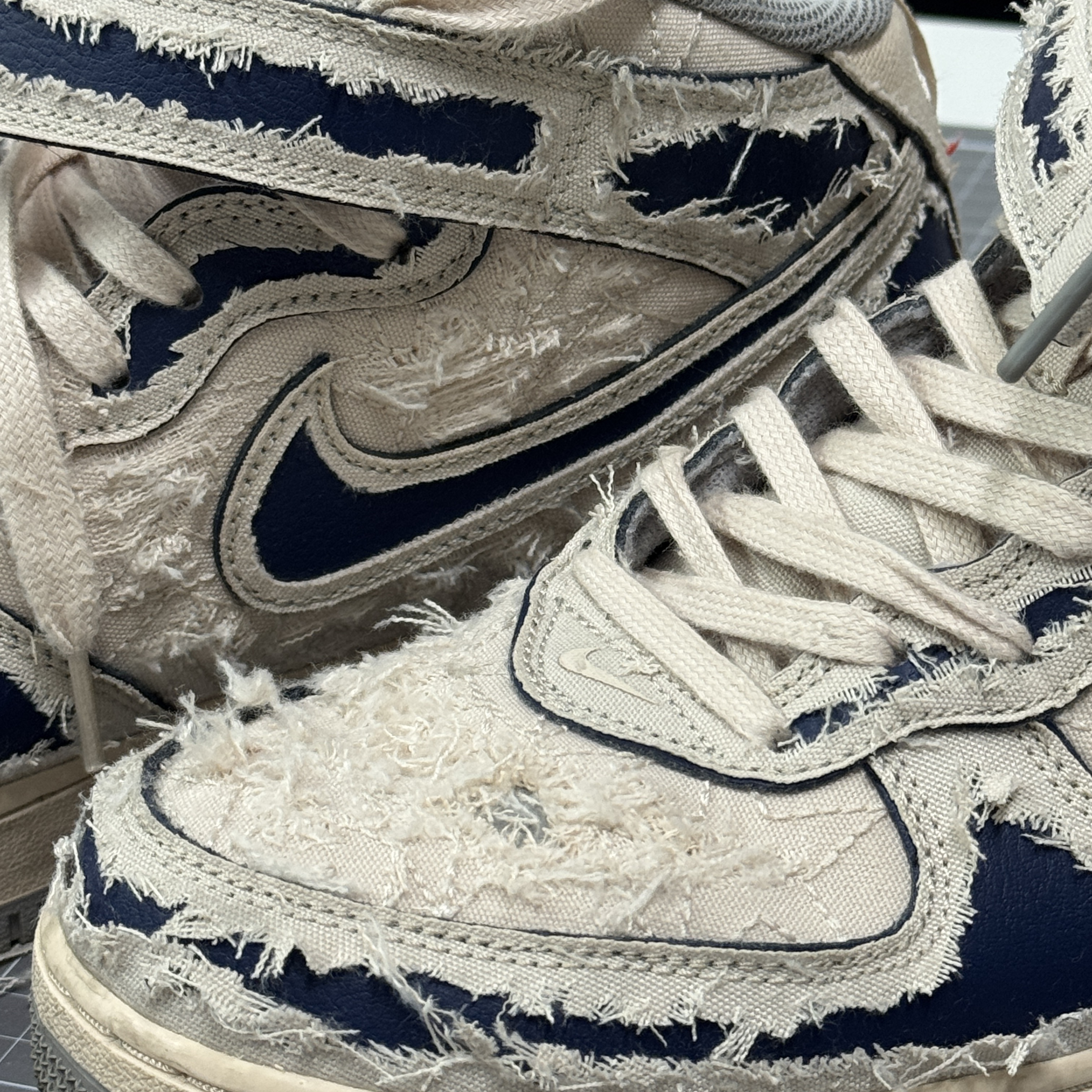 Nike Air Force 1 Mid '07 Pearl White 착용 스타일 - 4