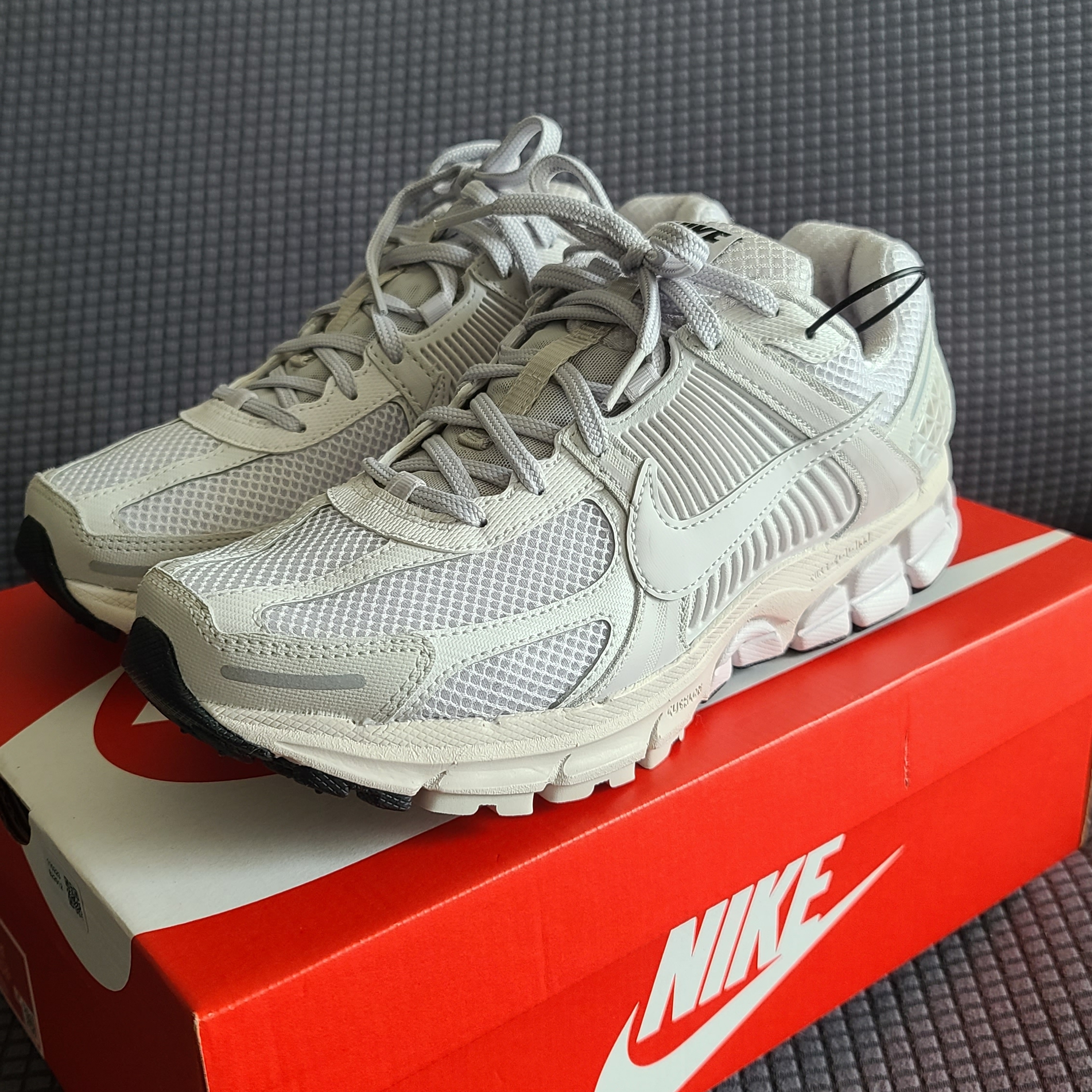 Nike Zoom Vomero 5 SP Vast Grey 2023 착용 스타일 - 2