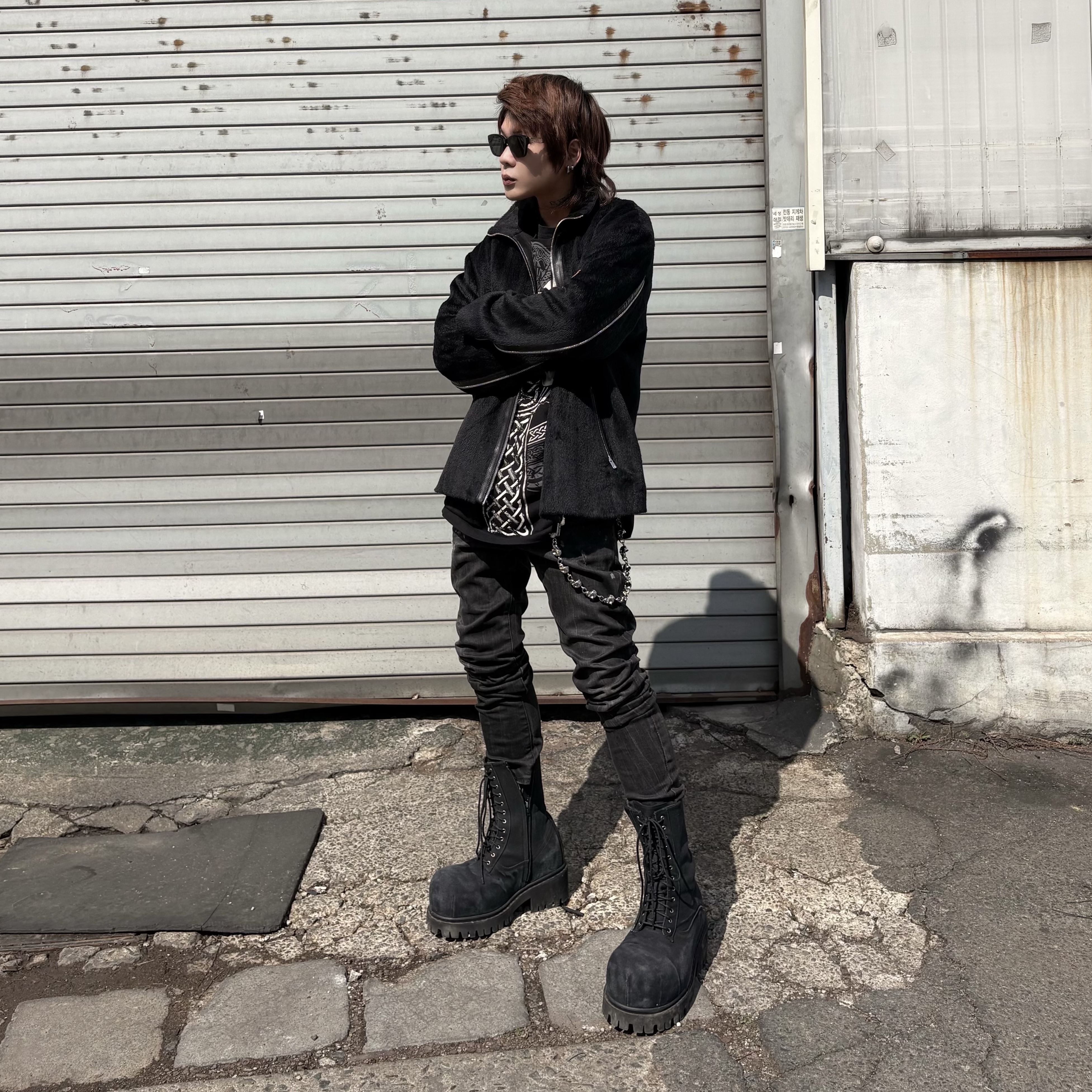 Balenciaga Stomper Bootie Black 착용 스타일 - 1