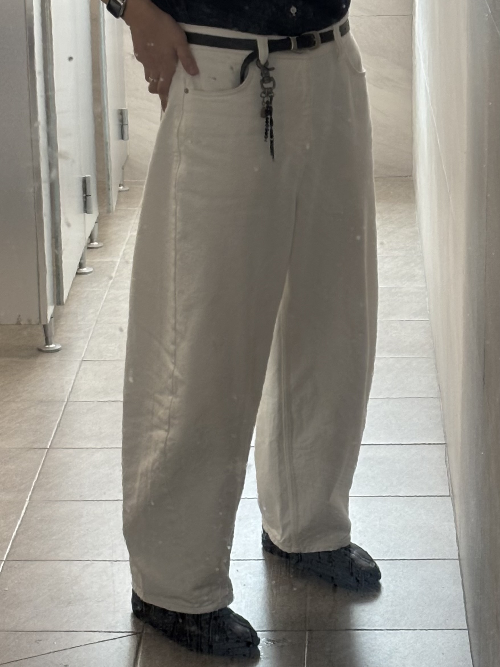 noun Wide Curved Denim Pants White 착용 스타일 - 2