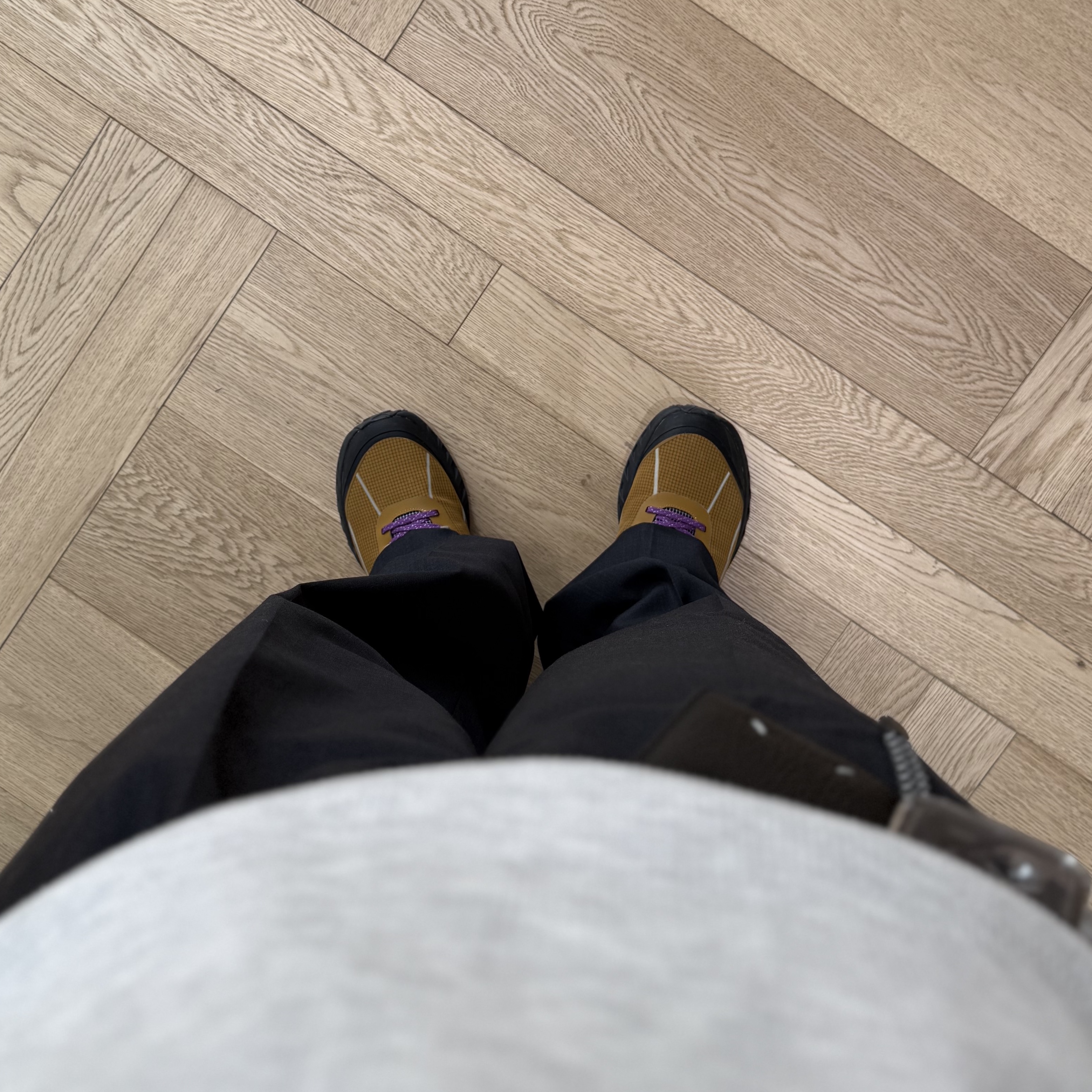Maison Margiela Keyring Wallet Black, Typing Mistake Stripe Pocket Pleats Wide Trouser Dark Navy 착용 스타일 - 3